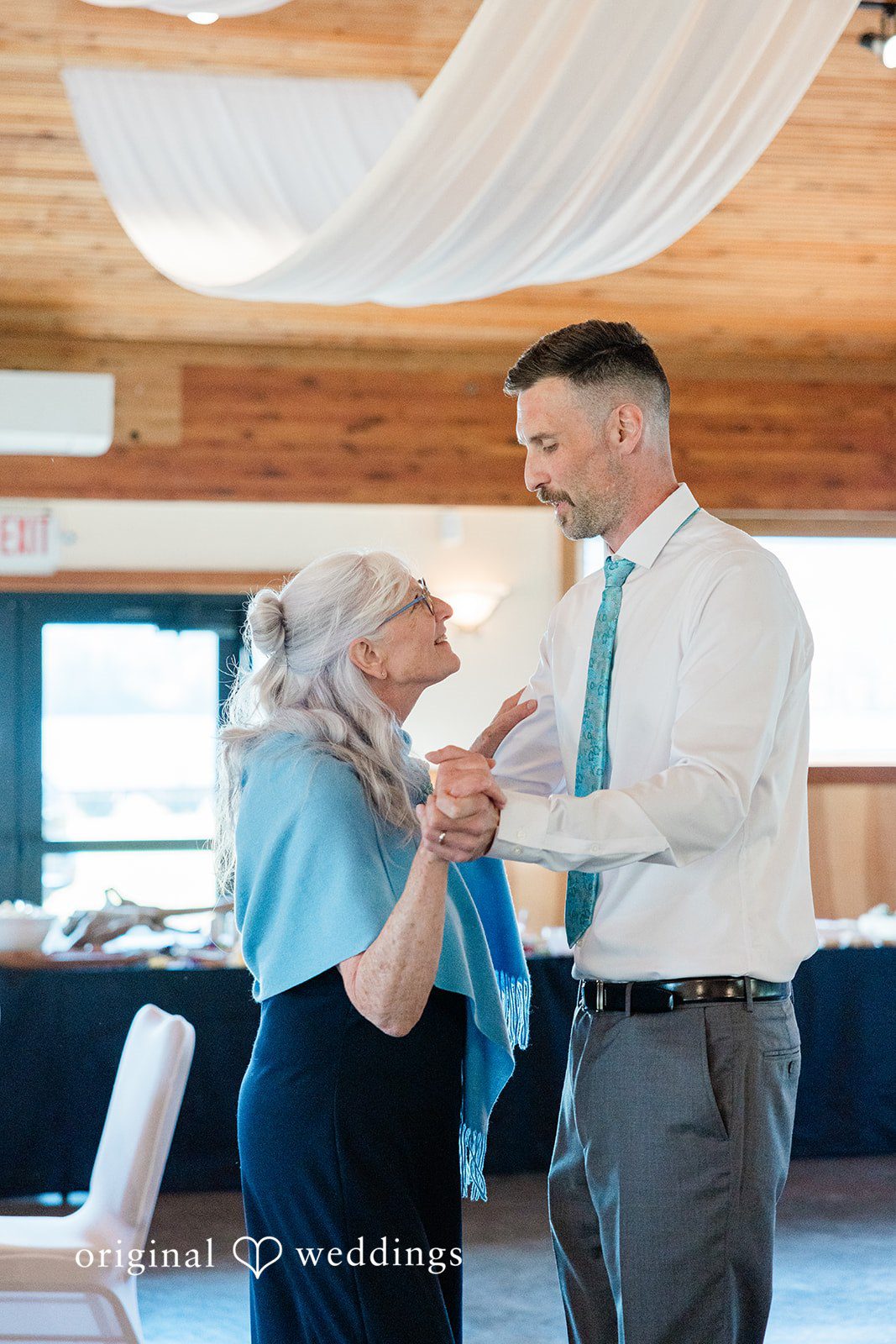 David + Rowanna Cascade Locks Marine Park Wedding | David & Rowanna -