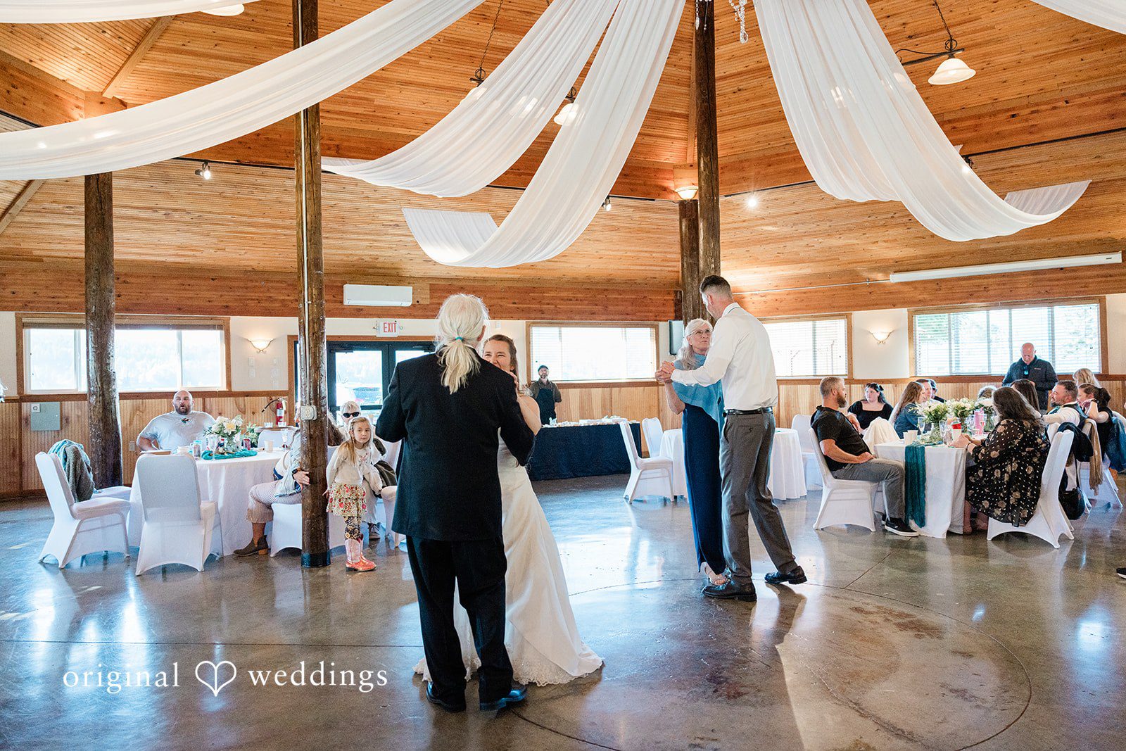David + Rowanna Cascade Locks Marine Park Wedding | David & Rowanna -