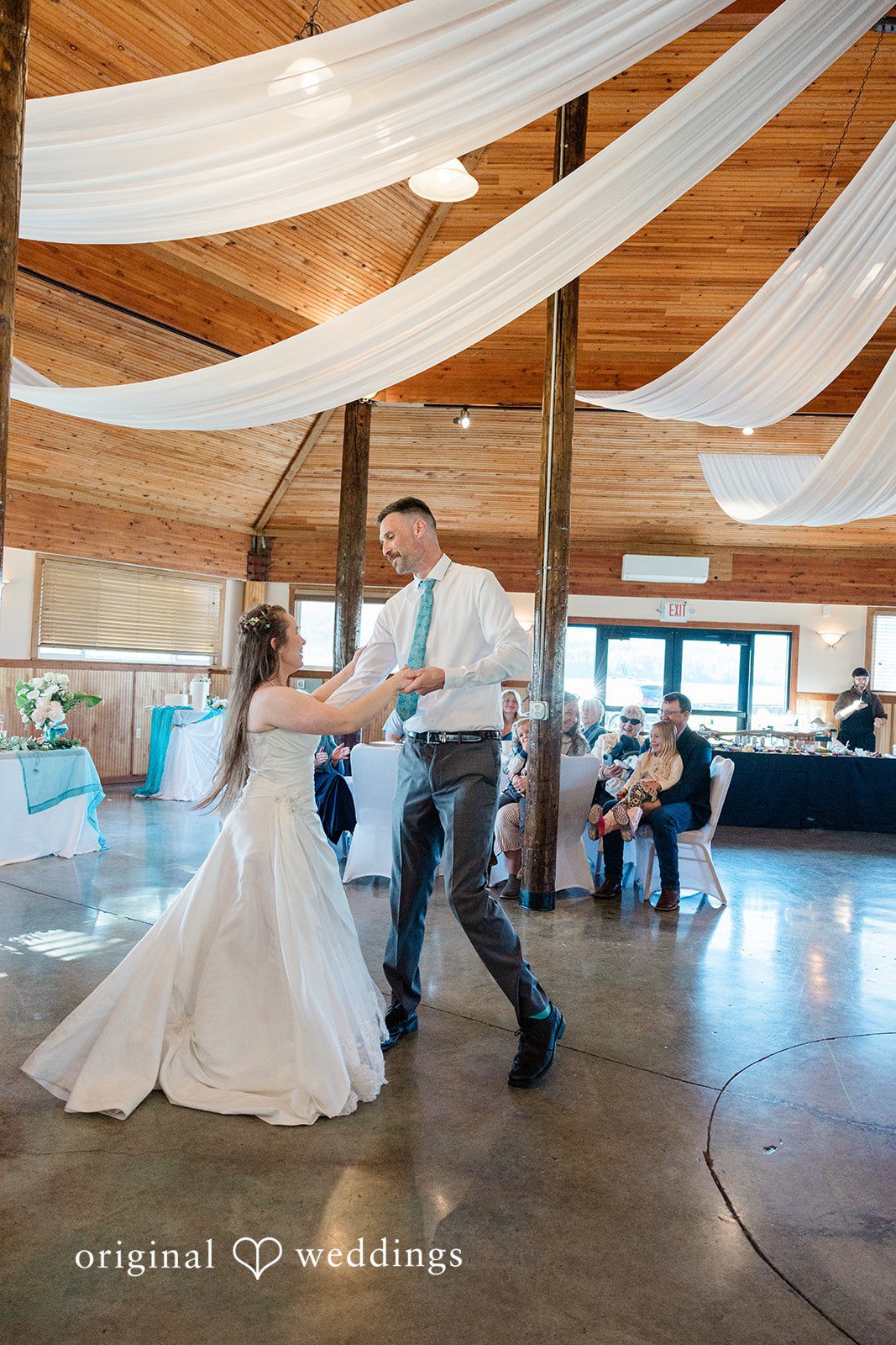 David + Rowanna Cascade Locks Marine Park Wedding | David & Rowanna -