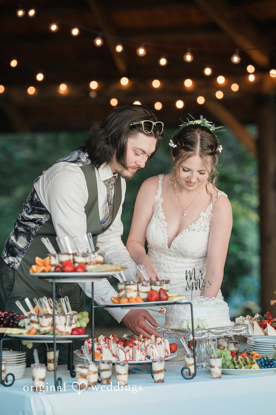 Jennifer + Steven Seattle wedding photographers capturing couple cutting the cake at cedar springs by Original Weddings
