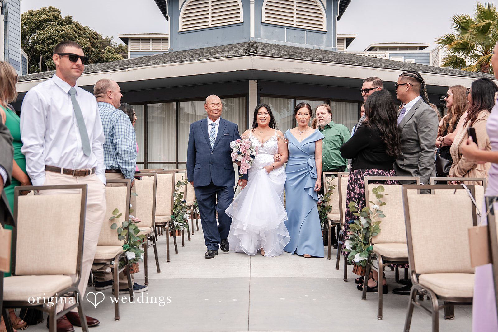 Thuy + Ryan Bridal entrance at Double Tree by Hilton Hotel Berkeley