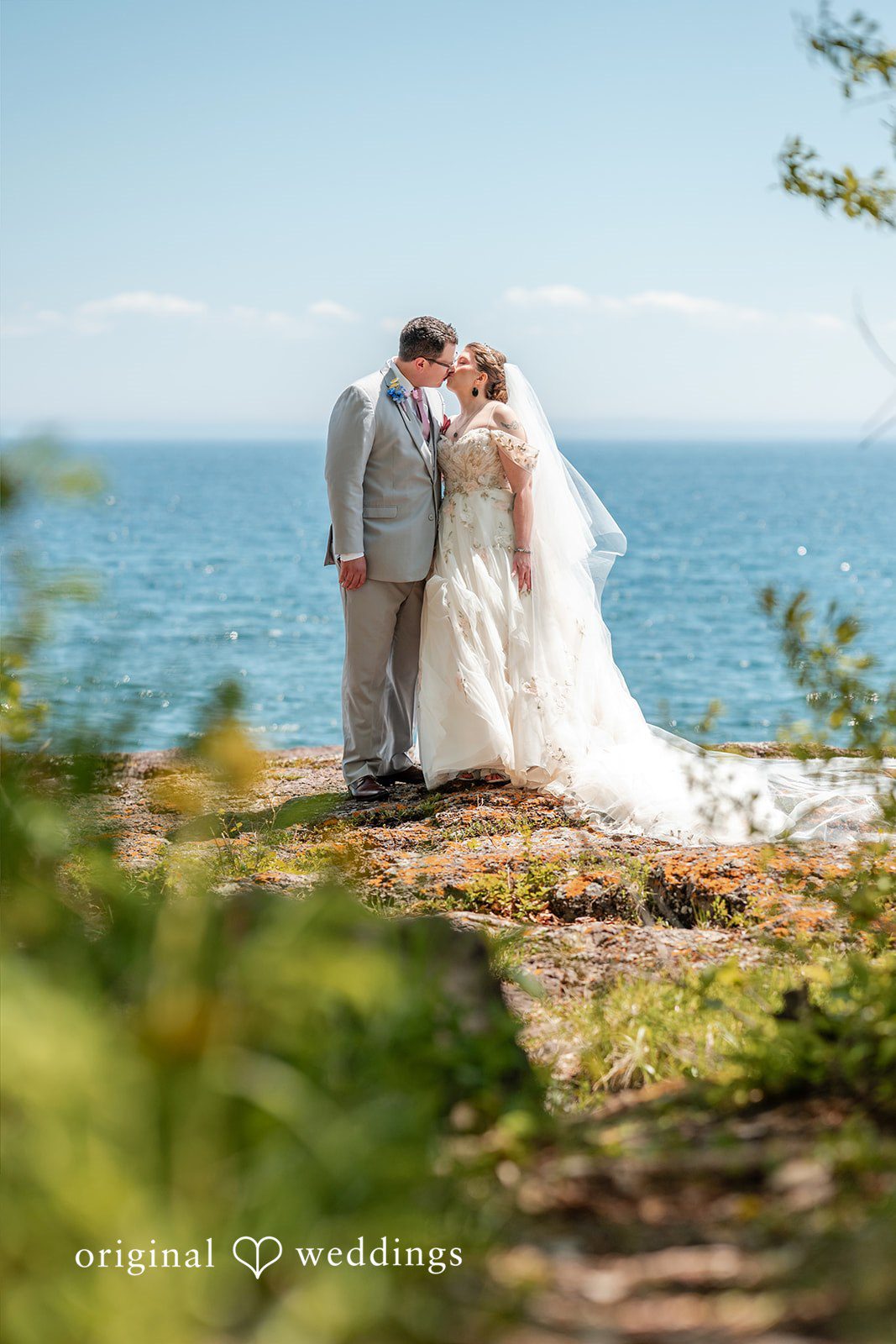 Nina + Steven Couple sharing a romantic kiss at Grand Superior Lodge