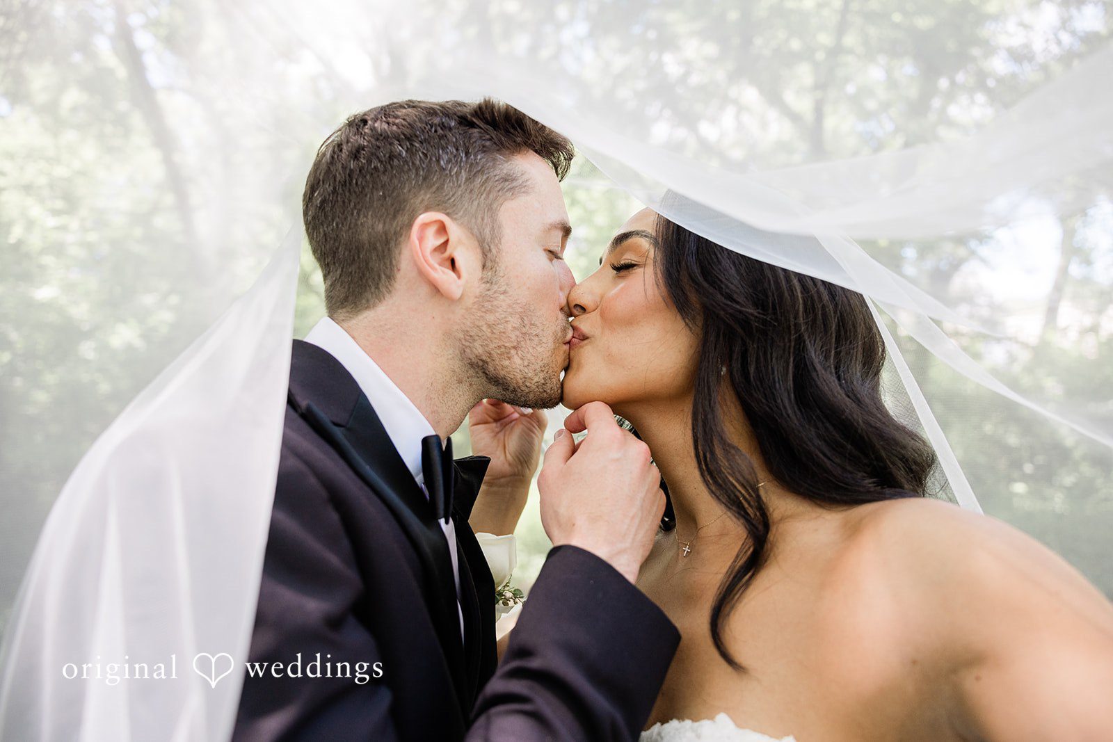 Couple sharing a romantic kiss at Chicago Backyard