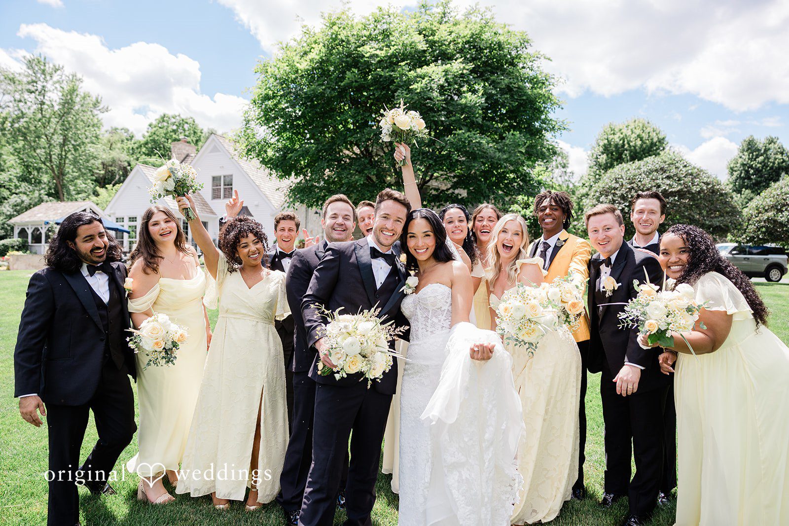 Group picture of the couple with bridesmaids and groomsmen at Chicago Backyard