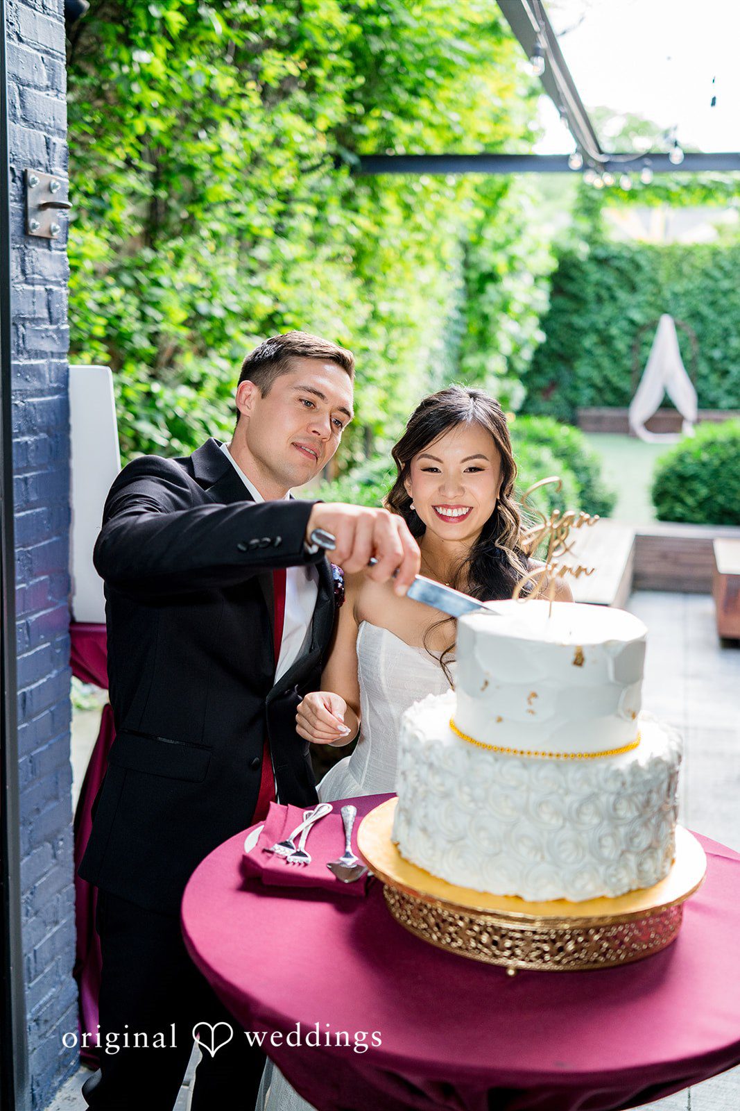 Chicago Wedding Photographers capturing couple cutting the wedding cake at Lytle House by Original Weddings