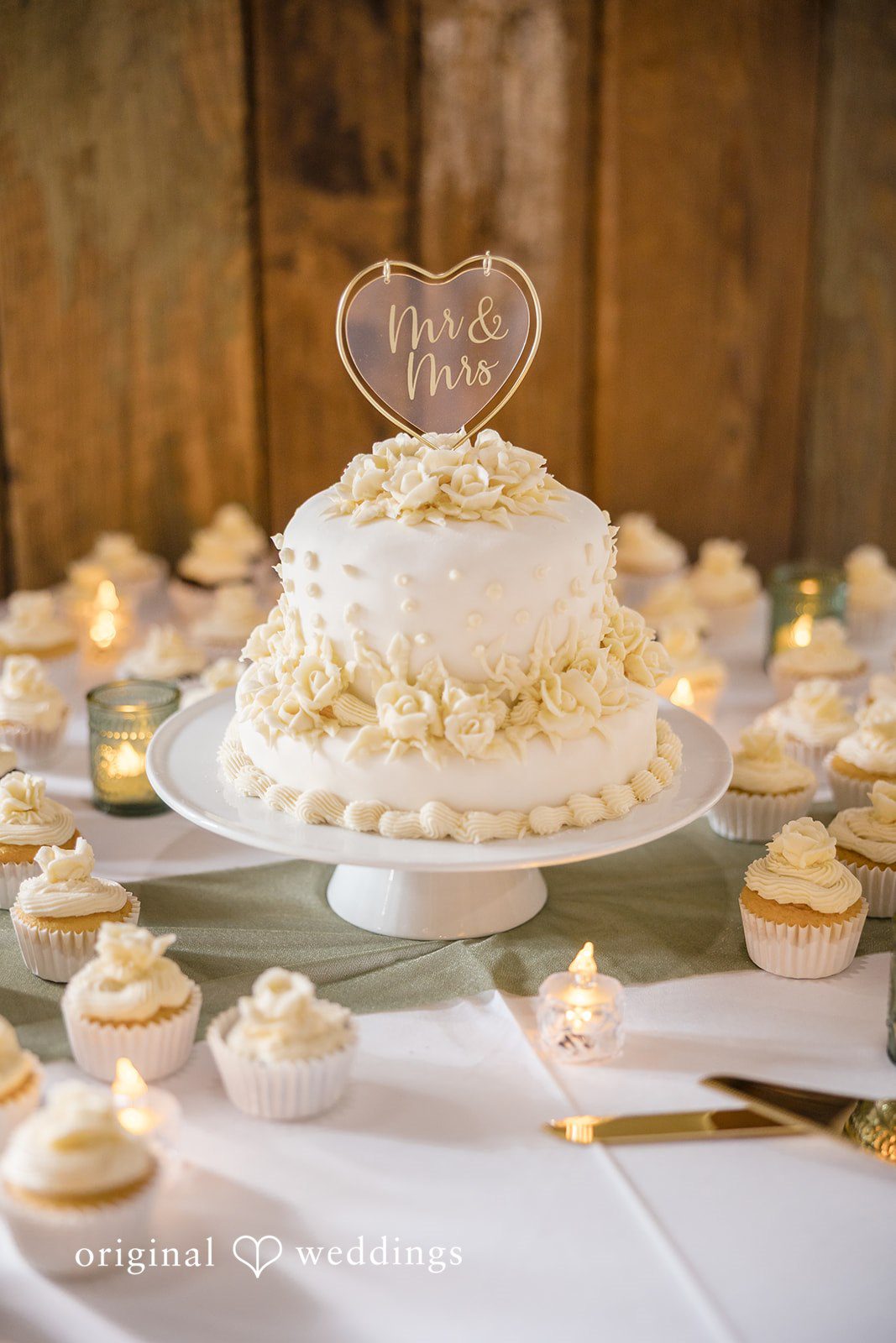 Madison + Aiden Beautiful wedding cake with floral design at Magnolia Plantation and Gardens