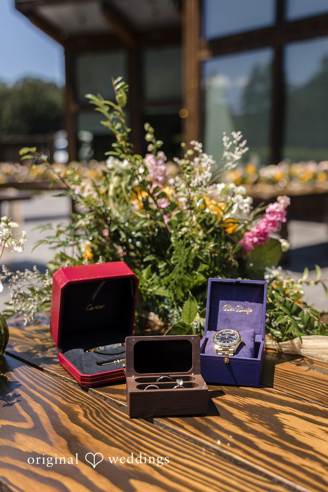 Rings and other wedding accessories