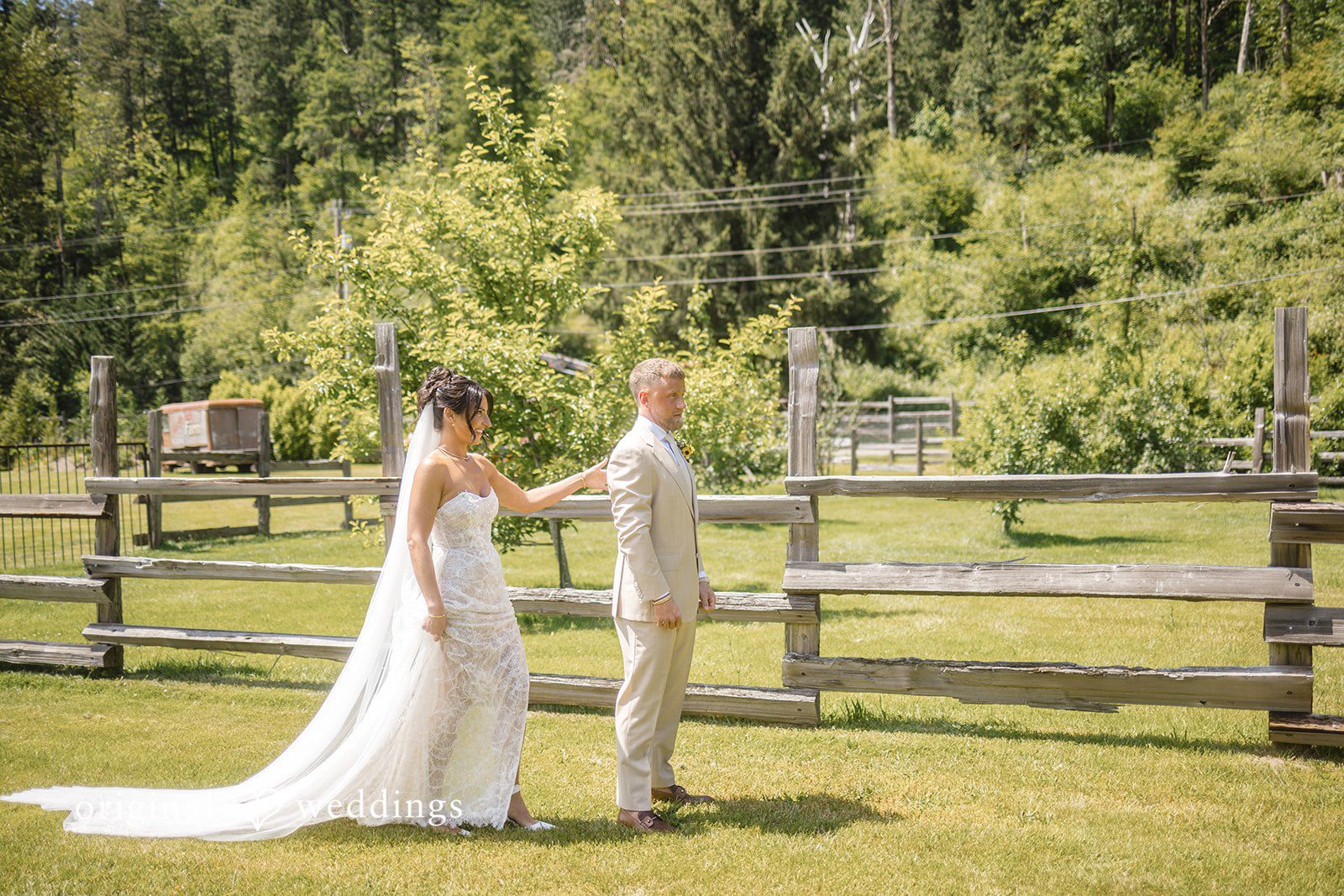 The bride unveils herself to the groom