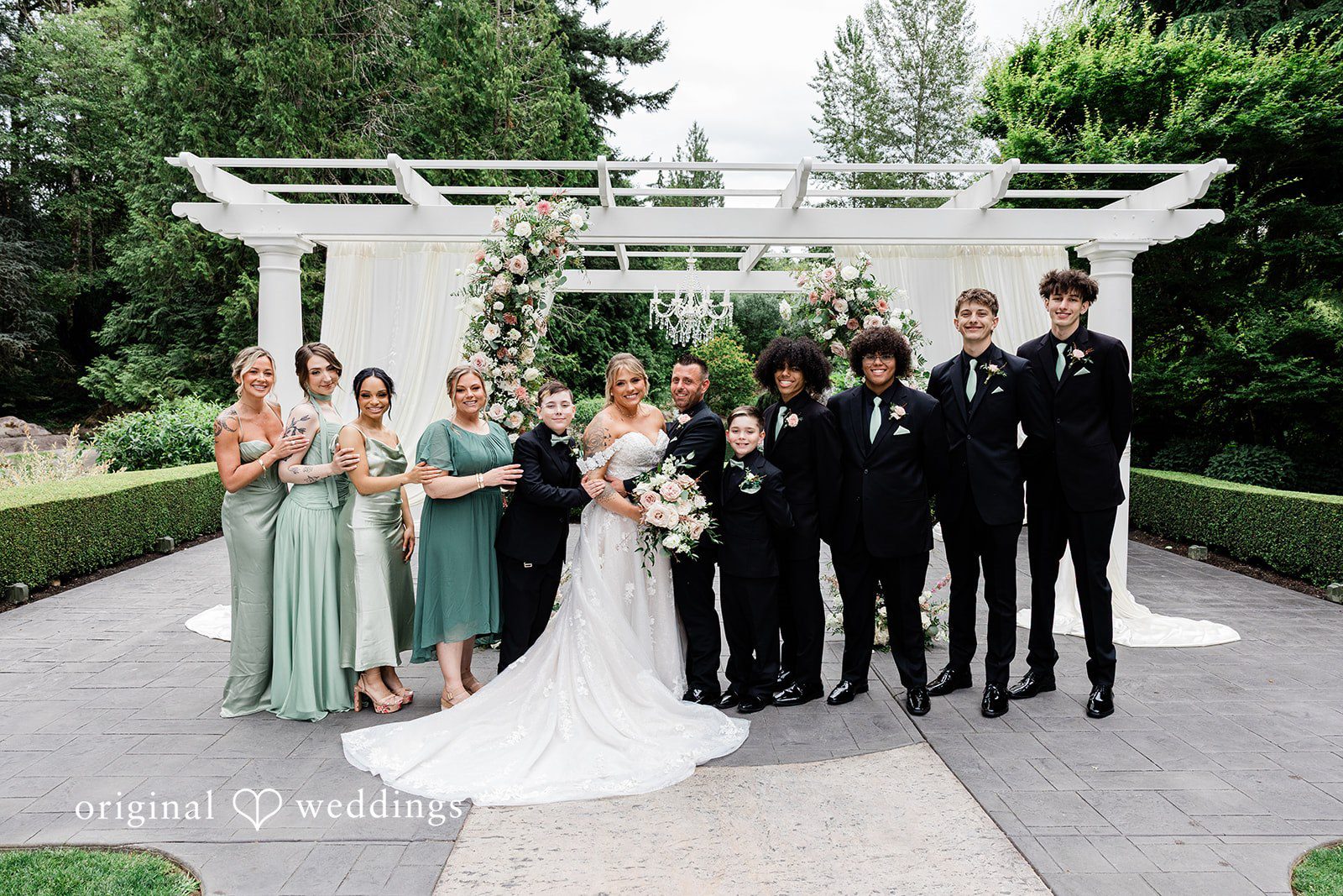 AlyssaMay + Benjamin Group picture of bride and groom with bridesmaids and groomsmen at Rock Creek Gardens