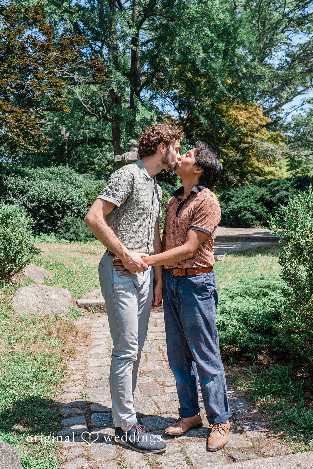 Romantic kiss between couple at Roger Williams Park