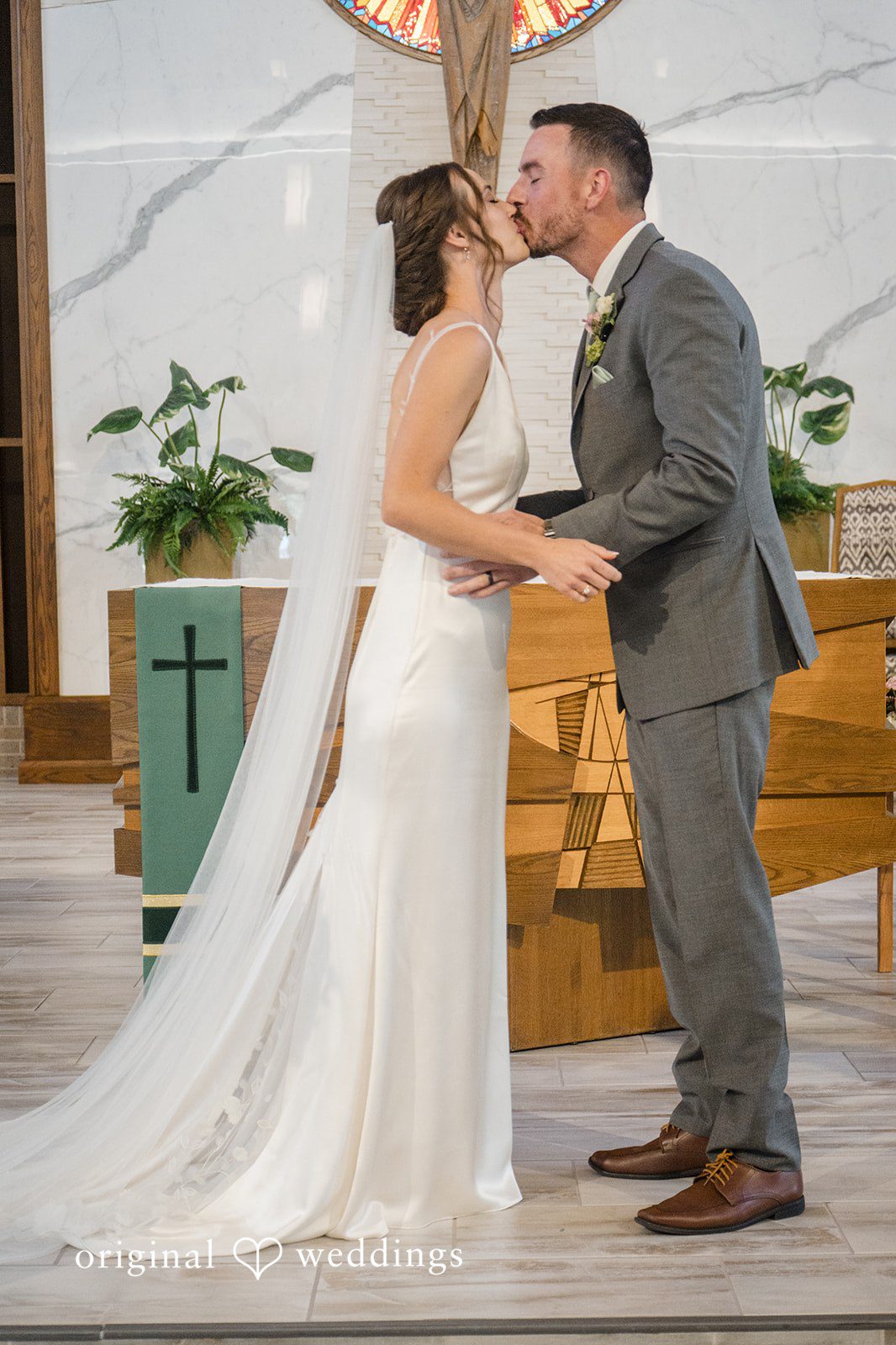 Laura + Robert The couple shares a romantic kiss