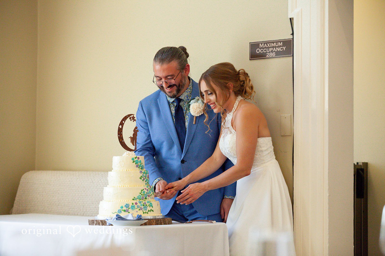 Sasha + Tom Seattle Wedding Photographers capturing couple cutting the wedding cake at The Great Hall at Green Lake by Original Weddings