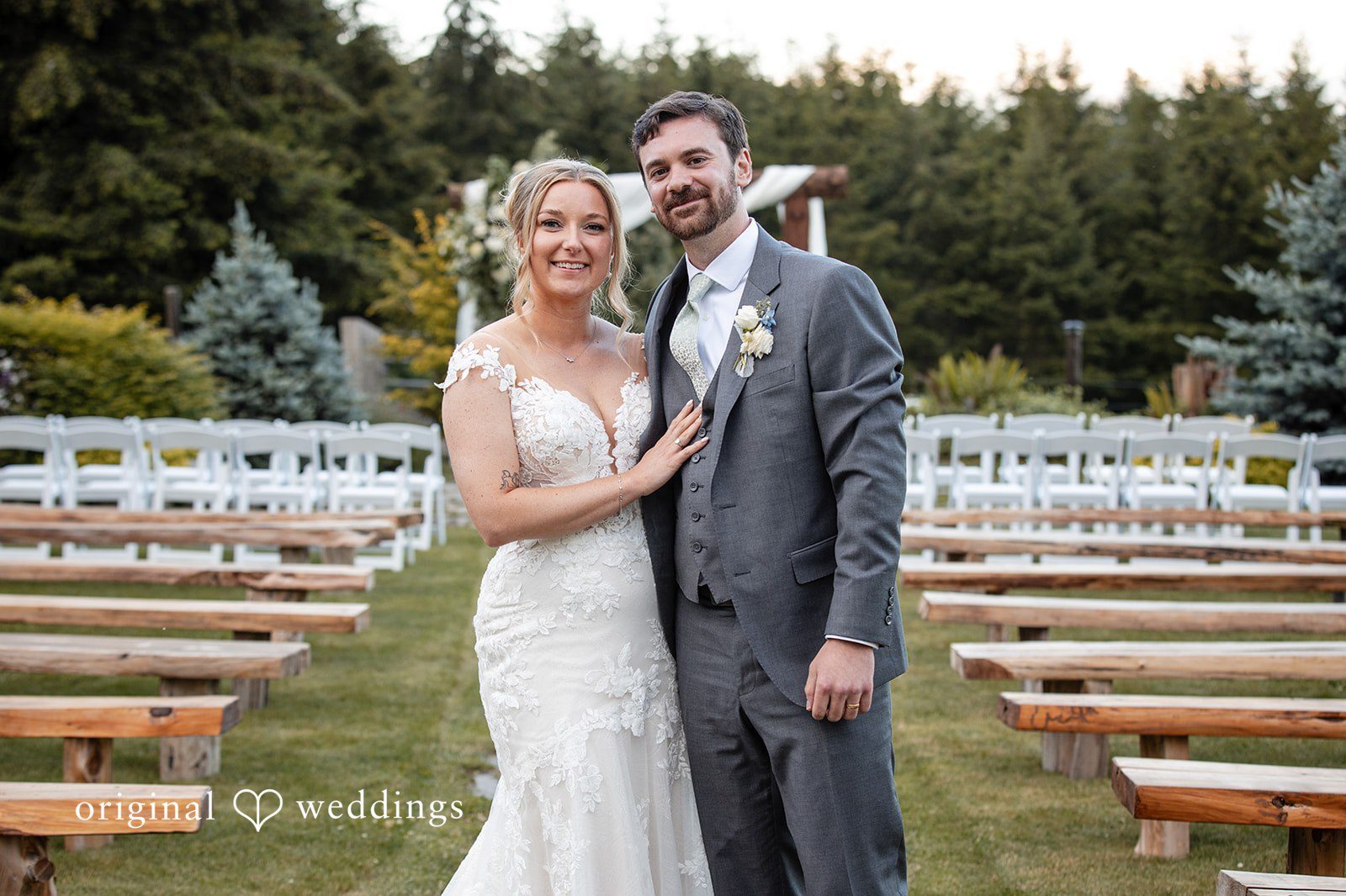 Whitney and Chris’s Winter View Lodge wedding captured by Original Weddings Seattle Wedding Photographers with romantic mountain portraits and timeless moments.