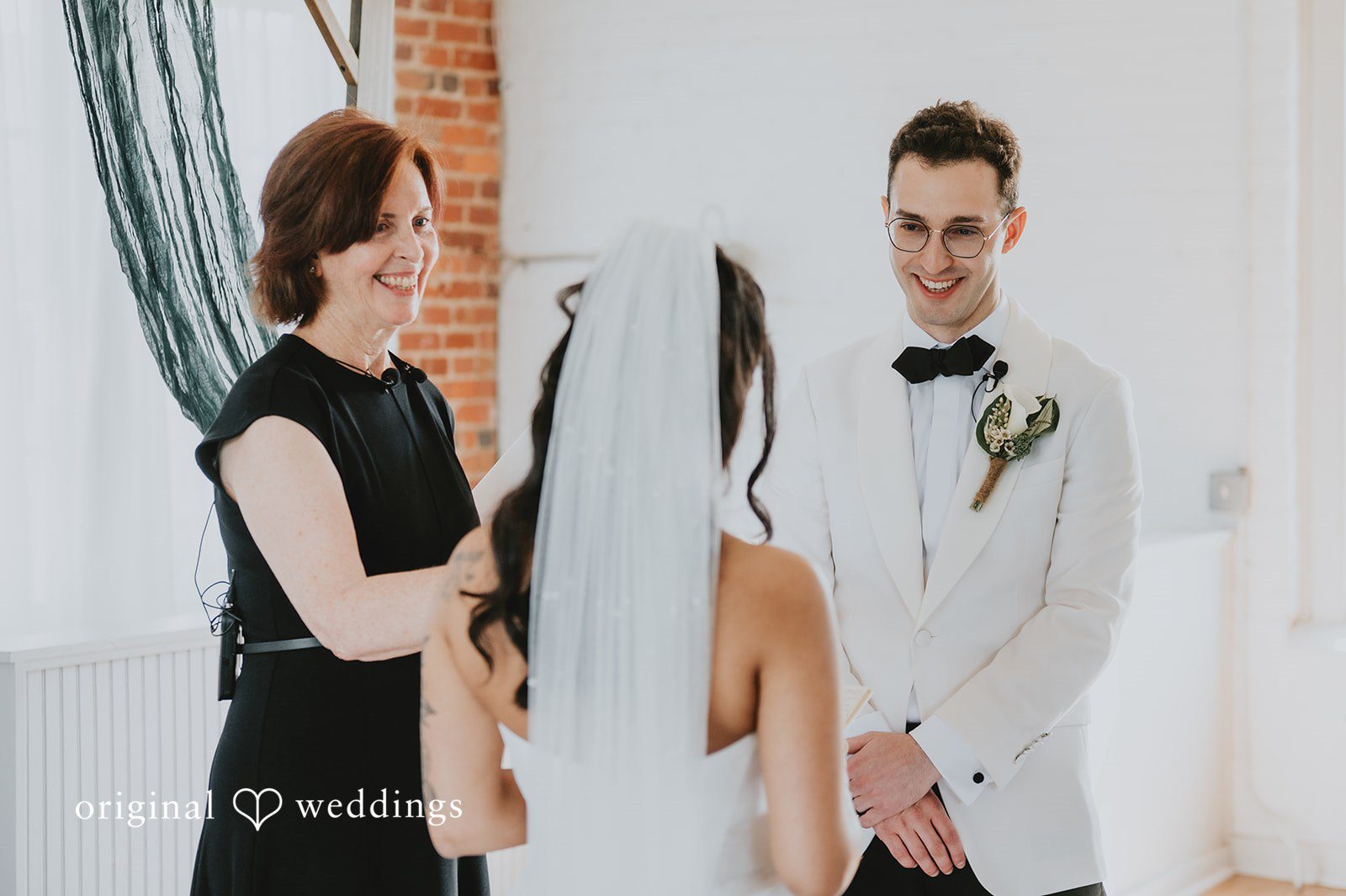 The bride reads her vows