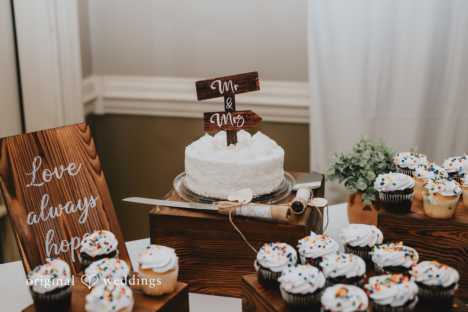 Bobbi + Michael Atlanta Wedding Photographers at Fairfield Clubhouse | Bobbi & Michael -