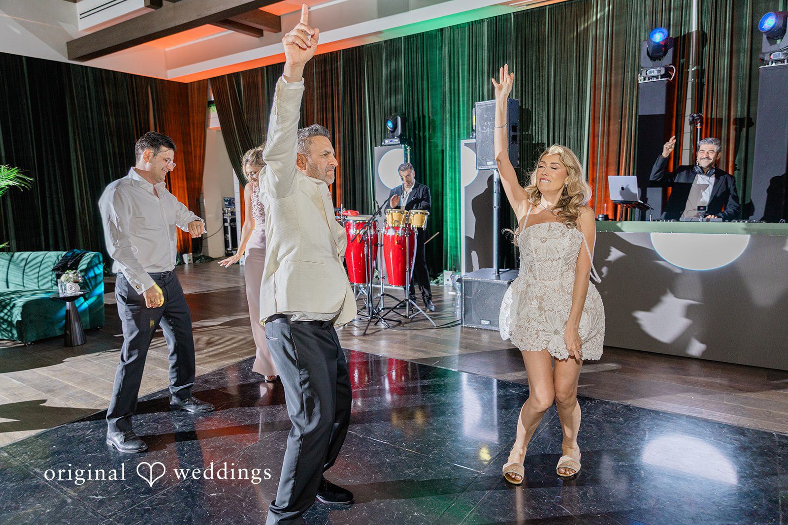 Mehul + Nazanin The couple dances the night away