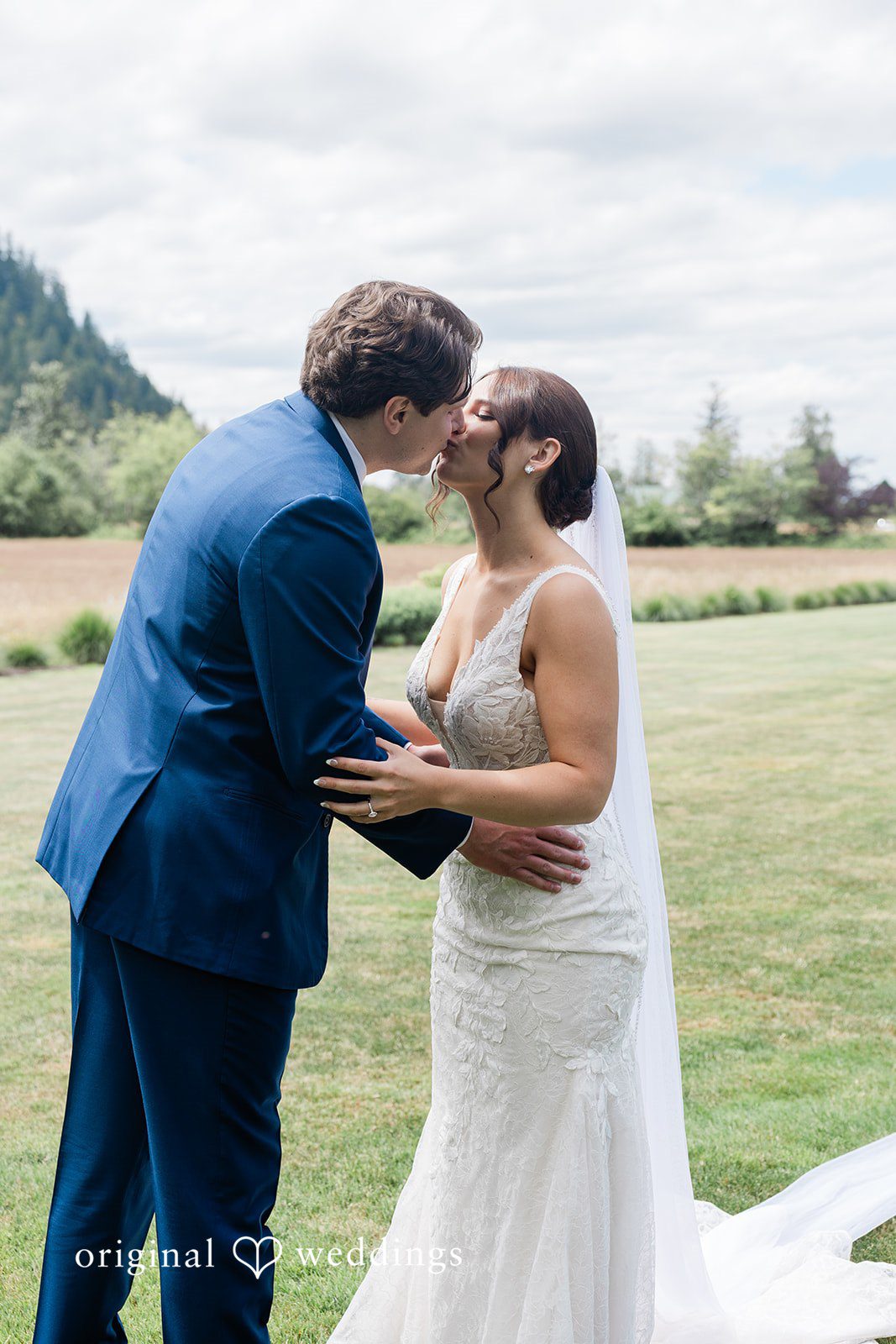 Jaelynn + Jayden The couple shares a kiss