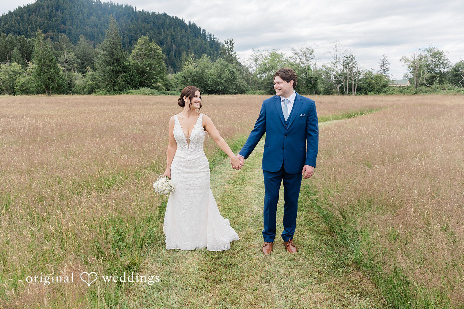 Jaelynn + Jayden Our Seattle wedding photographers captured a stunning portrait of the couple