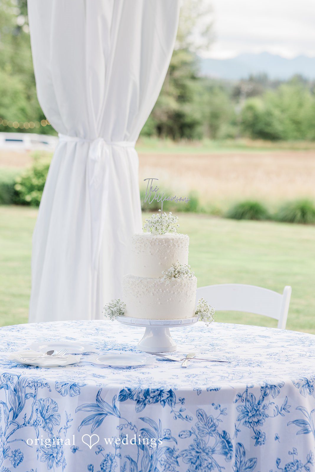Jaelynn + Jayden An all-white wedding cake