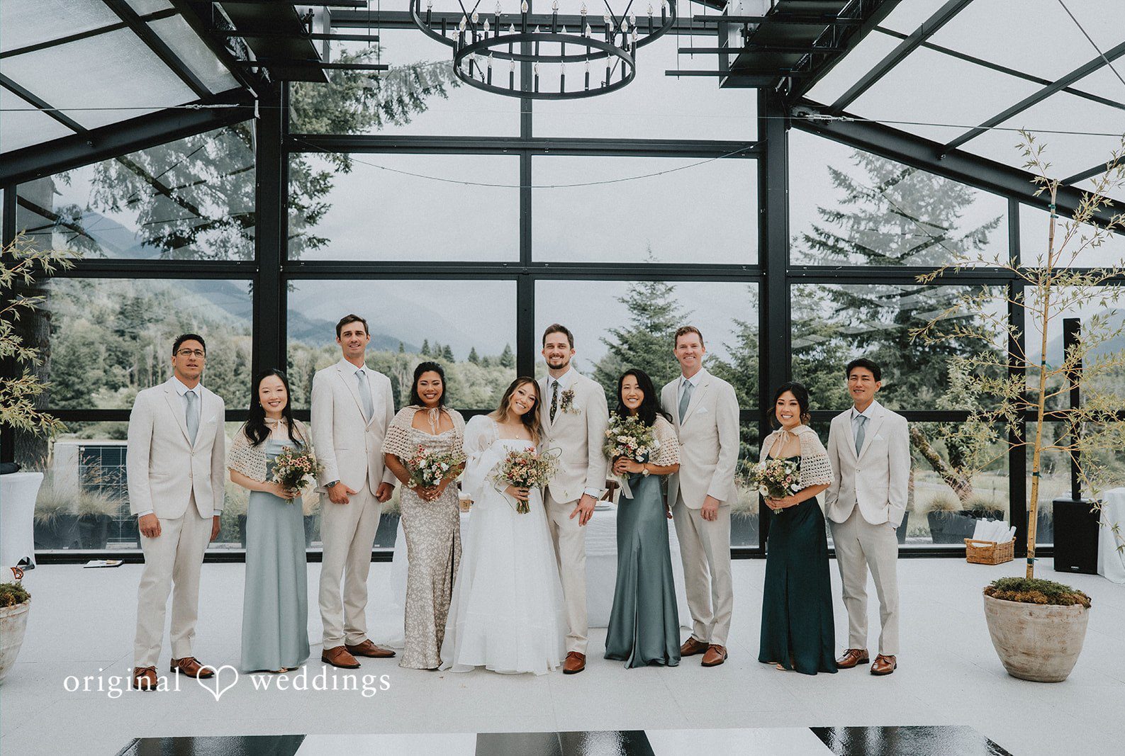 Seattle Wedding Photographers from Original Weddings capturing the group photo of couple with bridesmaids and groomsmen at Paradise Inn