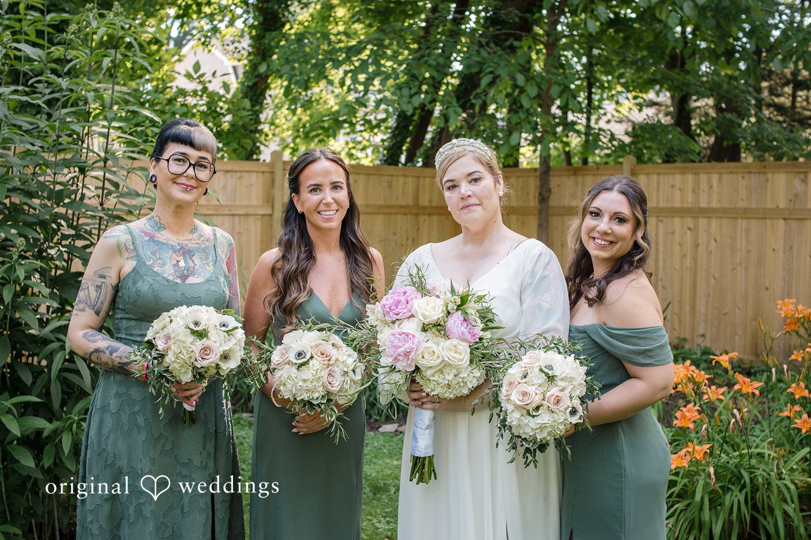 Alice-sun + Michael Lovely picture of bride with the bridesmaids holding bouquet