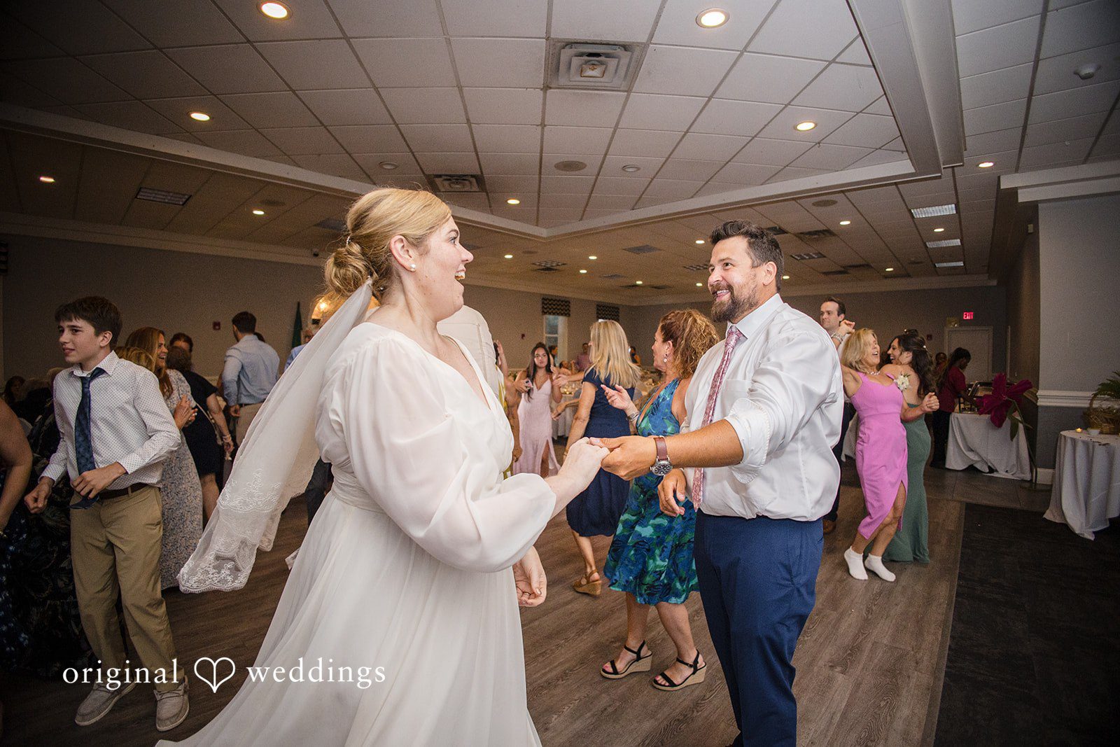 Alice-sun + Michael Bride and groom sharing a romantic dance at their wedding reception