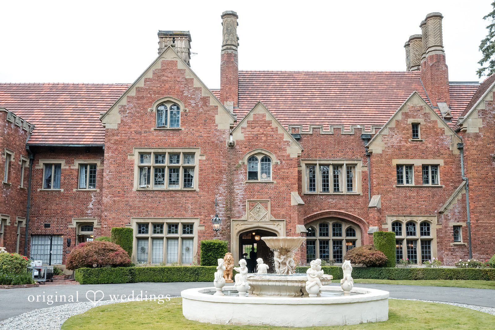 Kaelyn + Isaac Thornewood Castle building