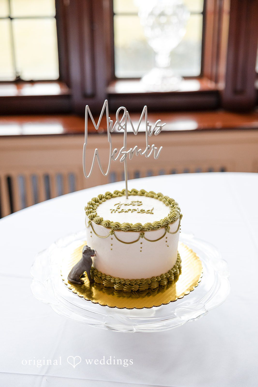 Kaelyn + Isaac Wedding cake