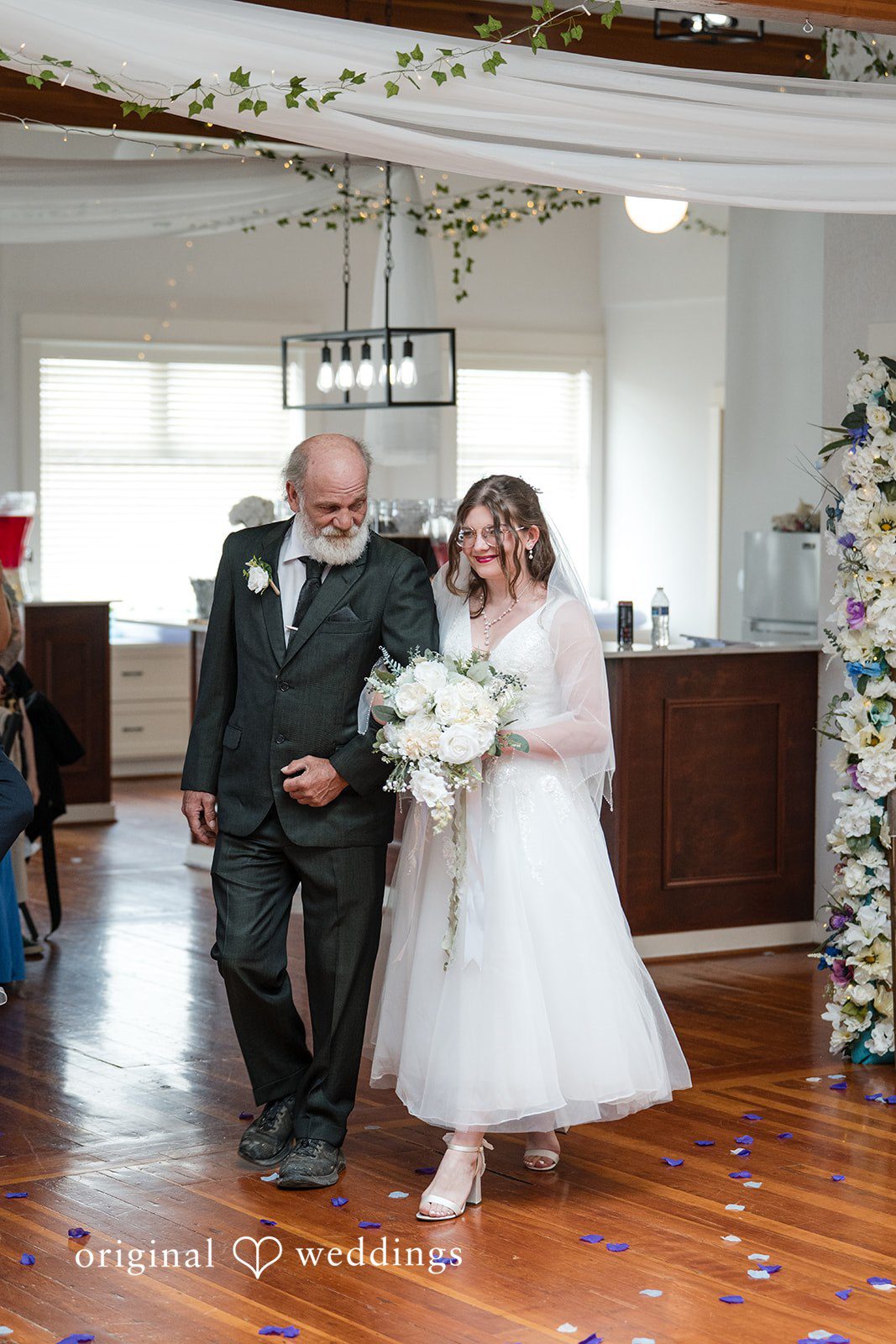 Portland Wedding Photographers at The Beacon - Seaside | Terra & Daniel -