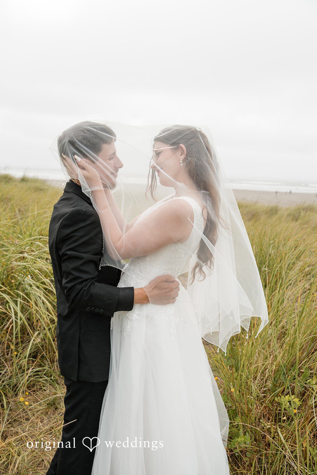 Portland Wedding Photographers at The Beacon - Seaside | Terra & Daniel -