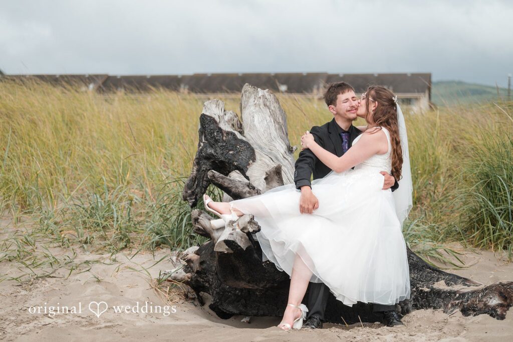 Portland Wedding Photographers at The Beacon - Seaside | Terra & Daniel -