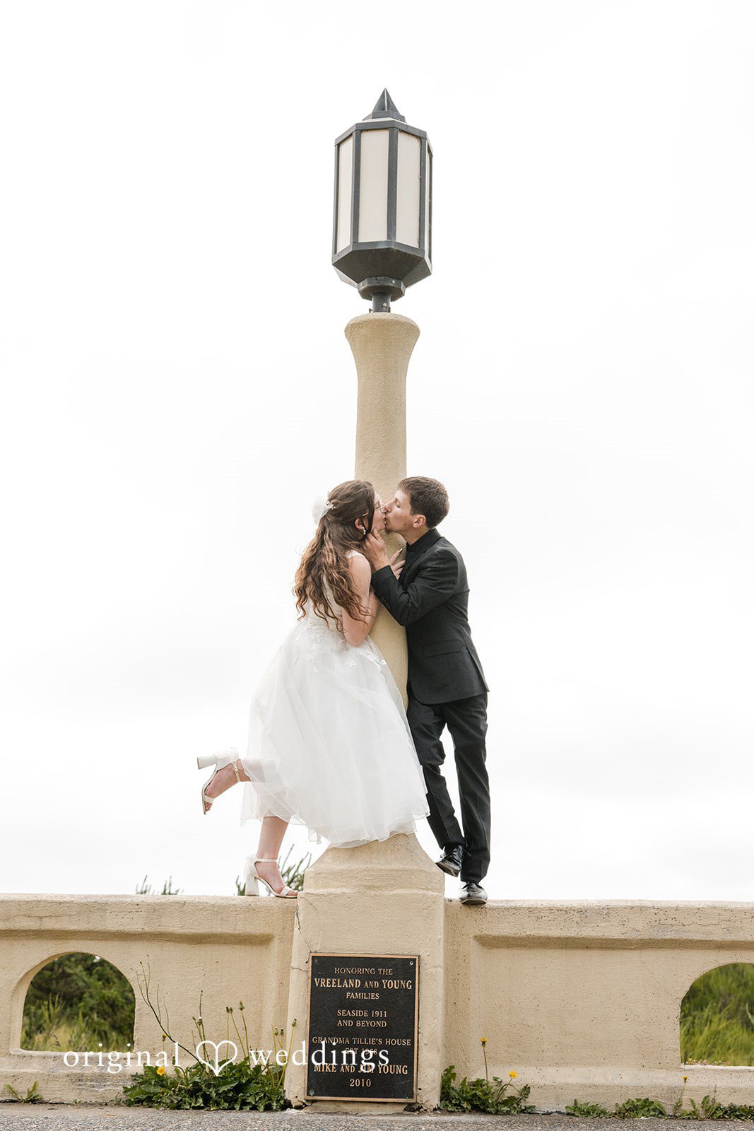 Portland Wedding Photographers at The Beacon - Seaside | Terra & Daniel -