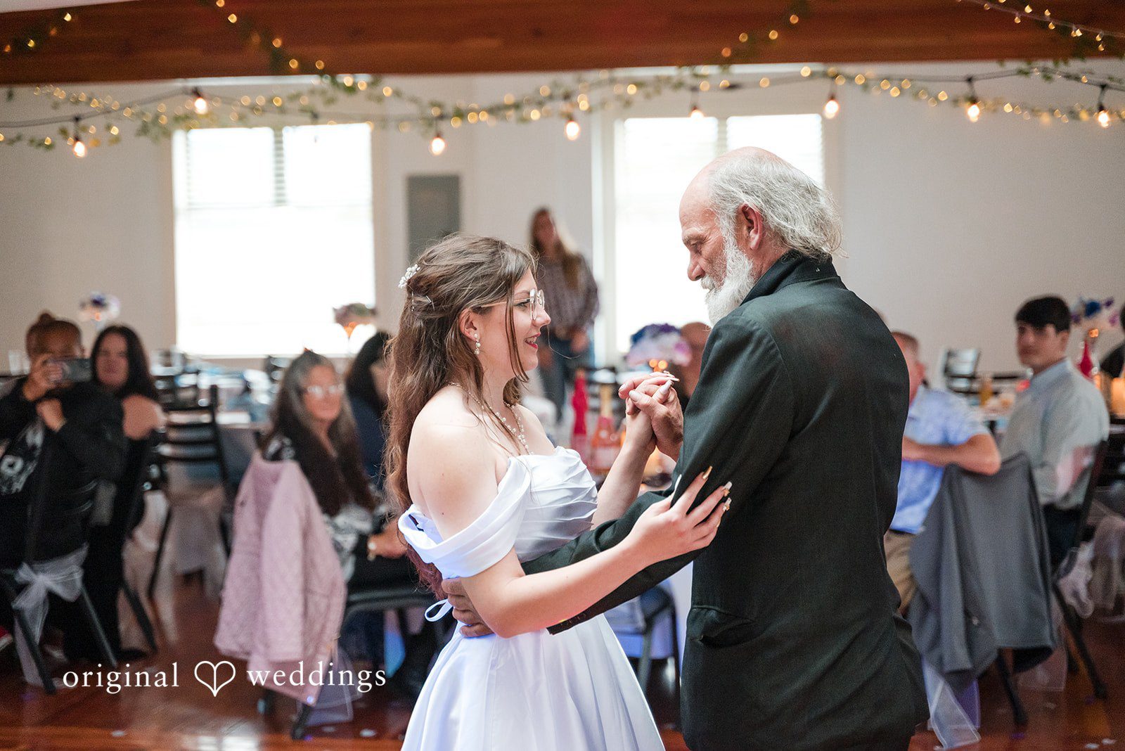 Portland Wedding Photographers at The Beacon - Seaside | Terra & Daniel -