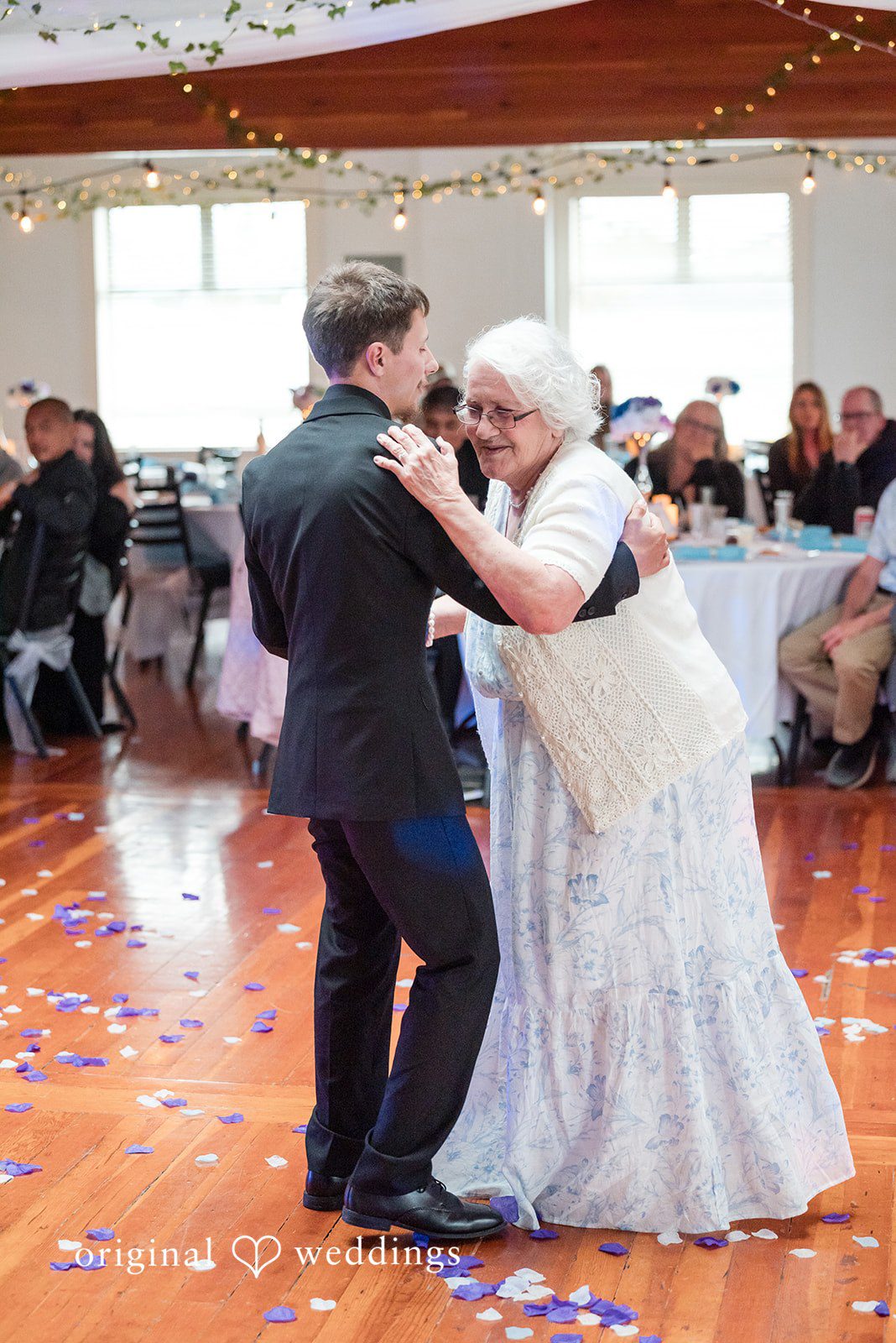 Portland Wedding Photographers at The Beacon - Seaside | Terra & Daniel -