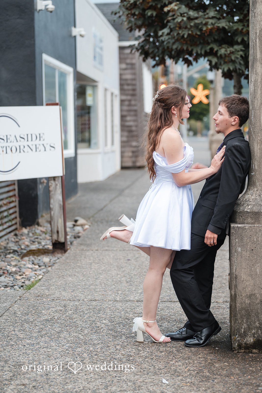 Portland Wedding Photographers at The Beacon - Seaside | Terra & Daniel -