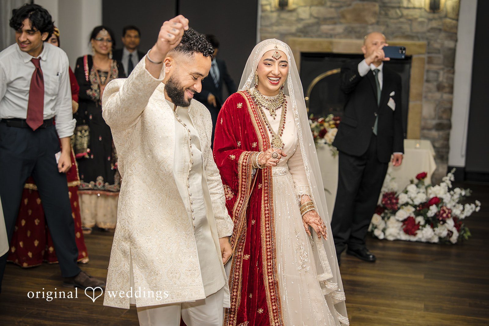 Neha + Andrew Lively dance floor