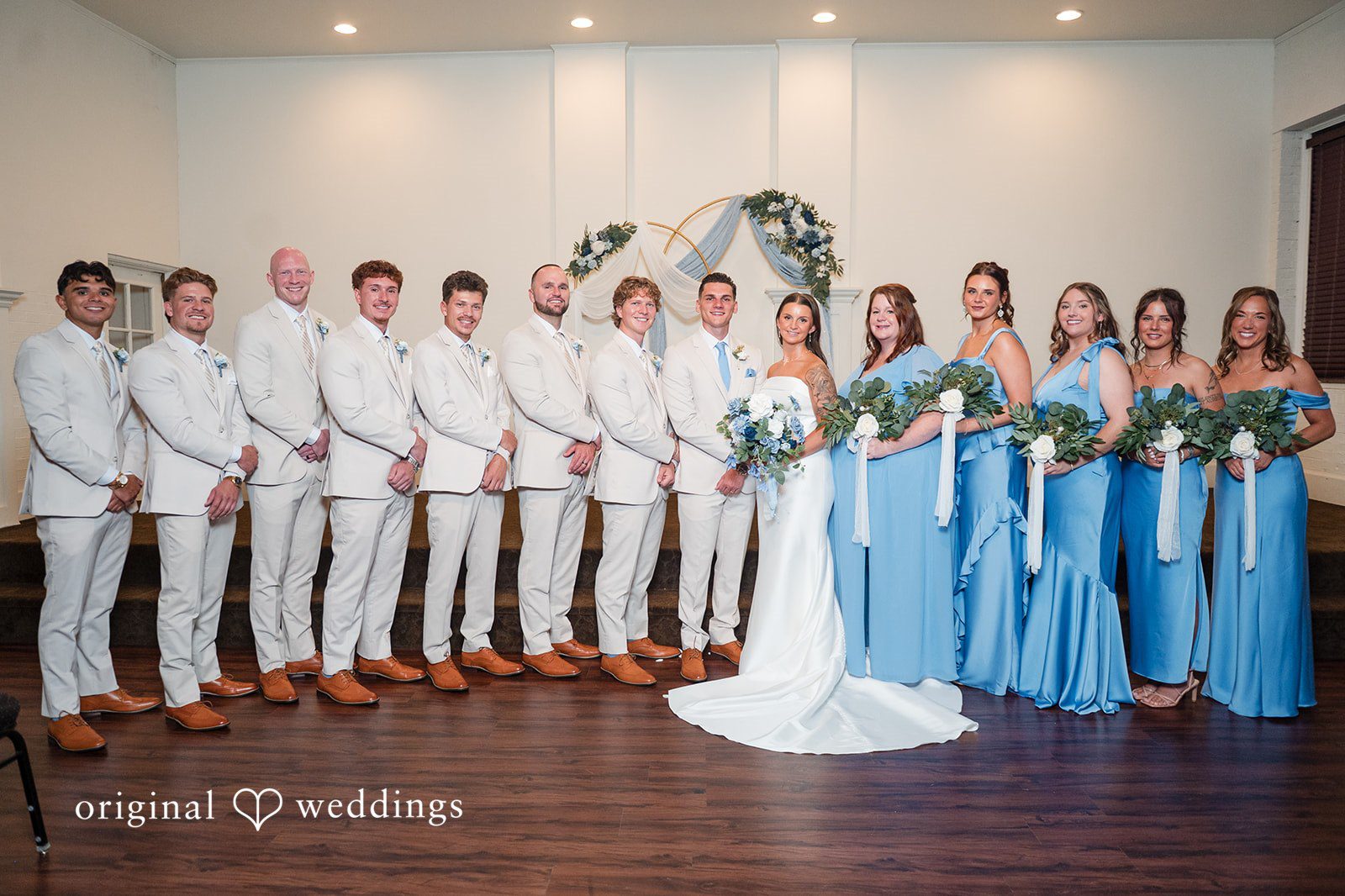 Jaclyn + Mason Large wedding party posing together in a line.