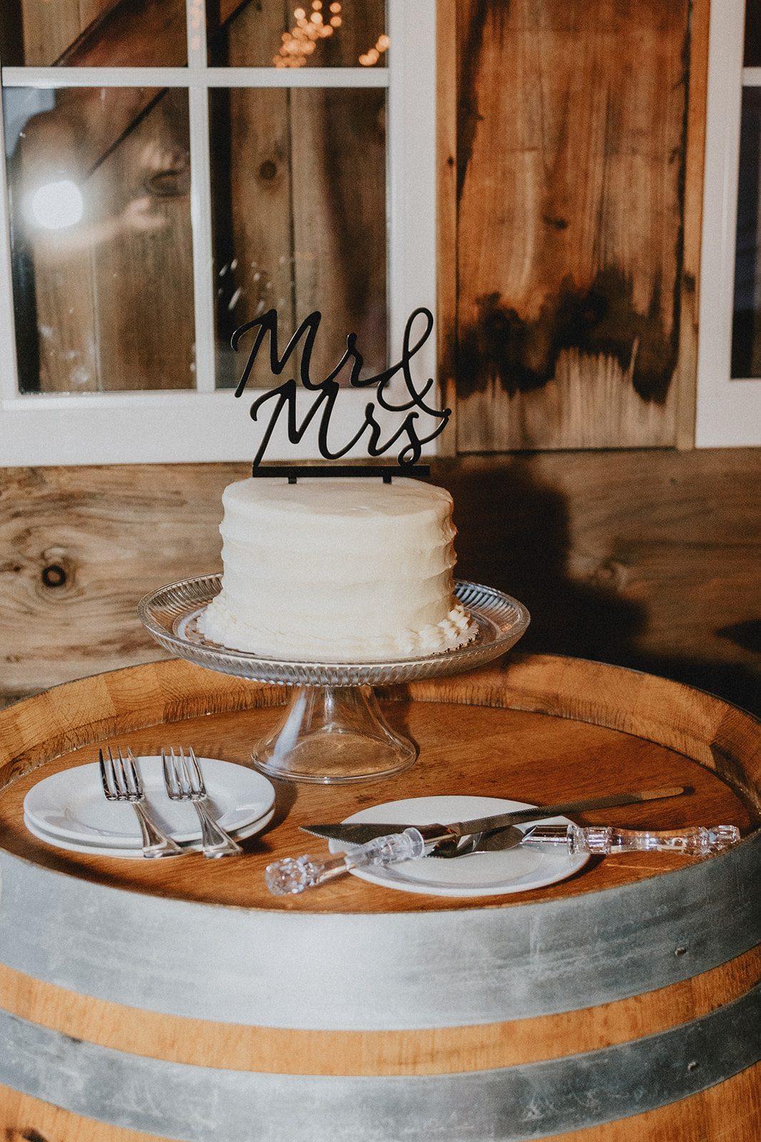 Wedding cake on a wine barrel Wedding cake on a wine barrel