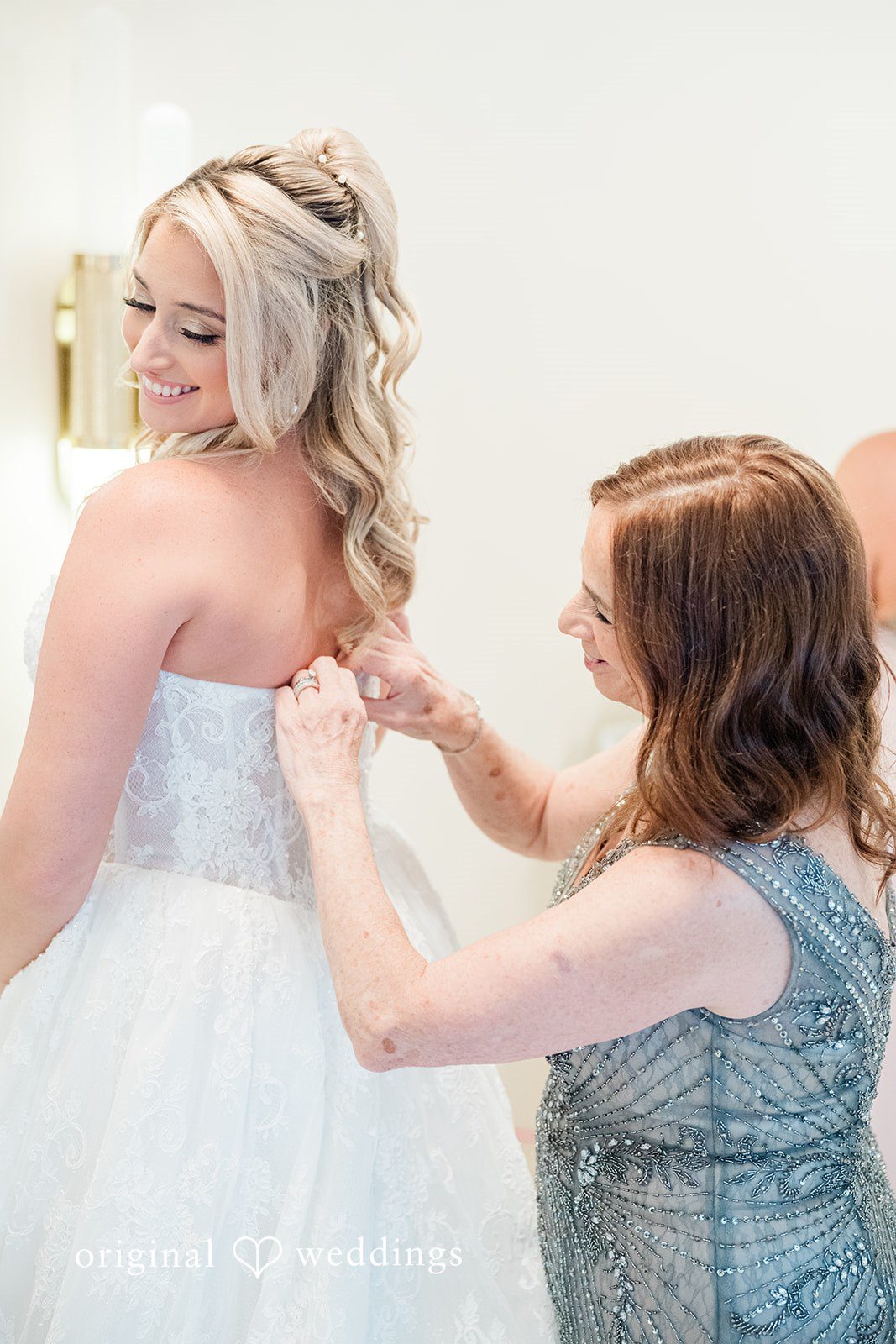 Jackie + Will Bride getting ready with family before her Anthony's Ocean View wedding