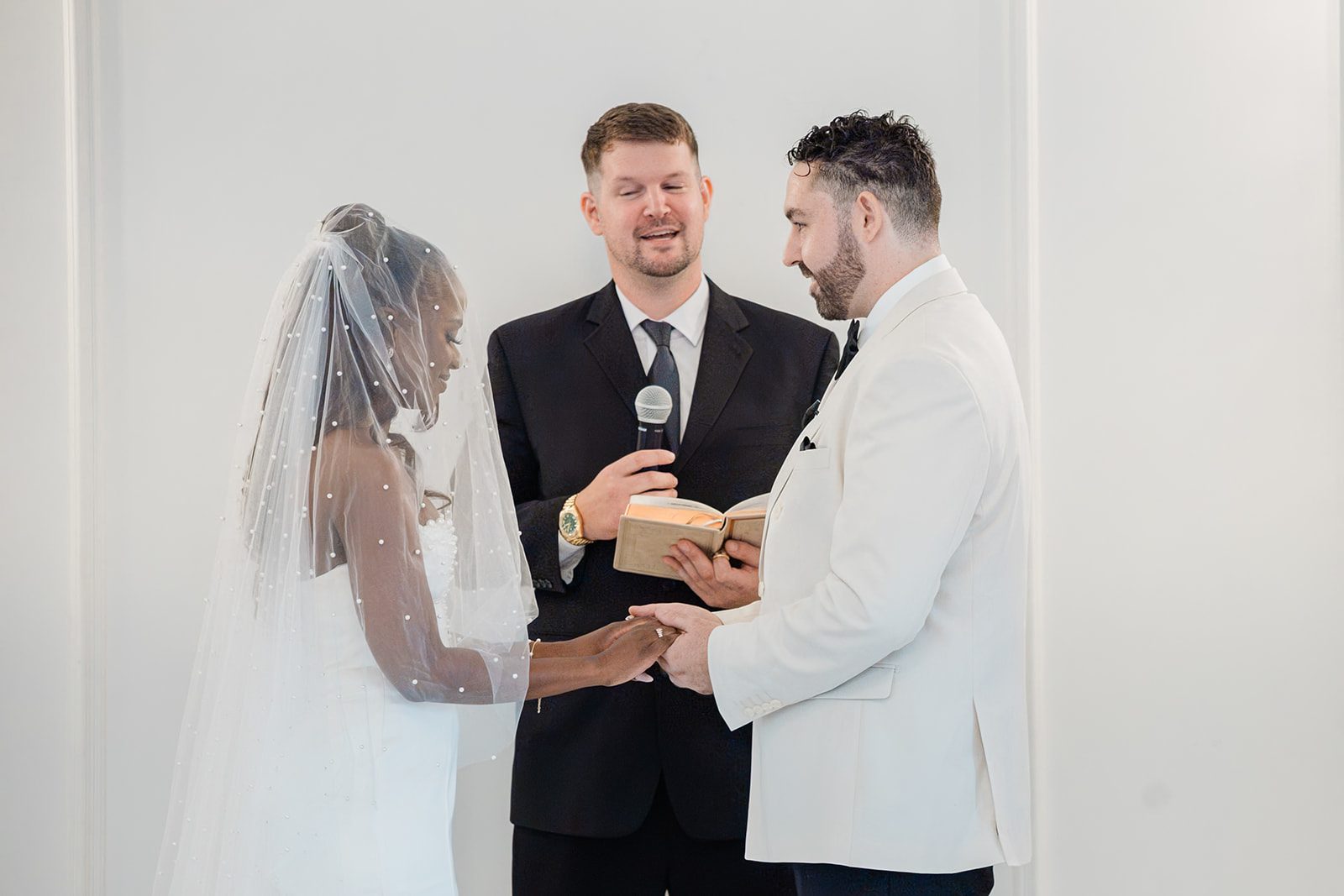 aria-wedding-and-banquet-facility-airy-hartford-tilyenji-mitchell-tilyenji-mitchell-015-21 Hartford Wedding Photographers at Aria | Tilyenji & Mitchell -