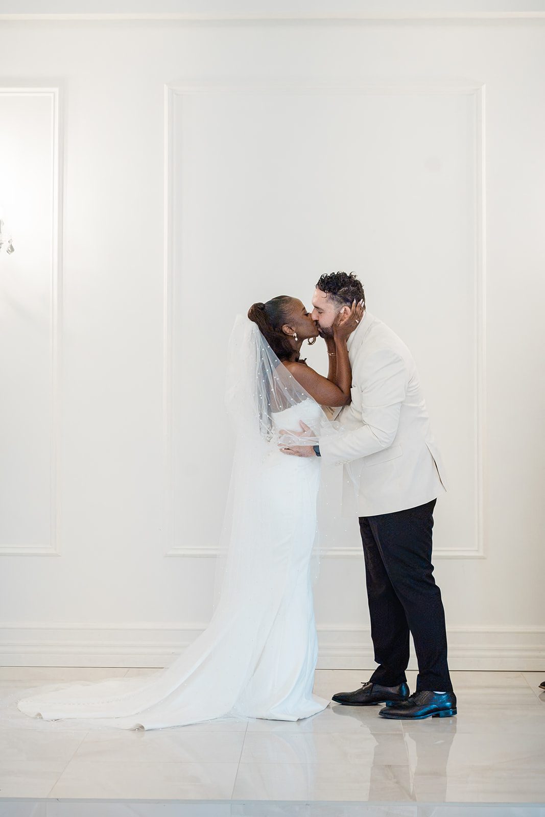 aria-wedding-and-banquet-facility-airy-hartford-tilyenji-mitchell-tilyenji-mitchell-020-23 Hartford Wedding Photographers at Aria | Tilyenji & Mitchell -