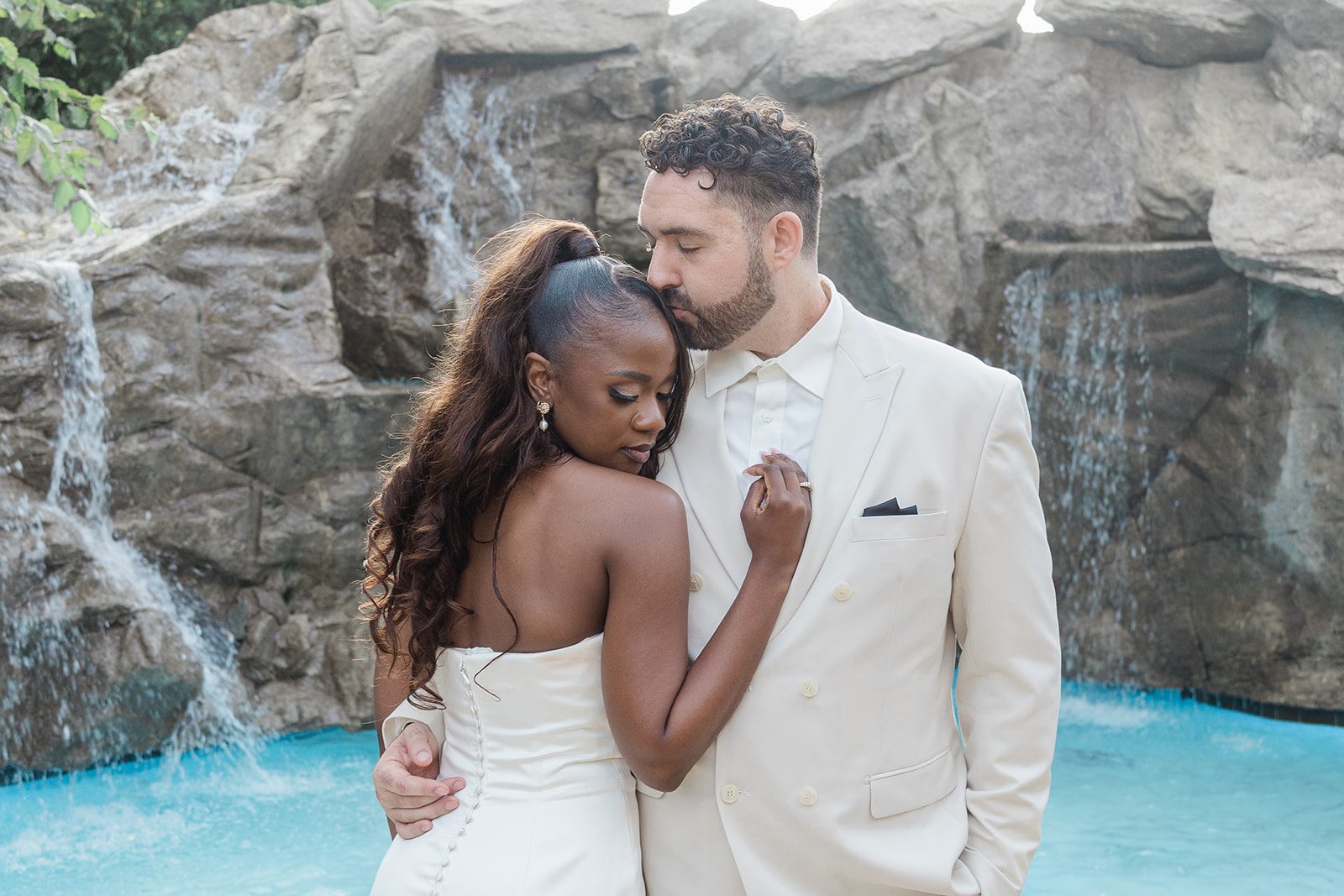 aria-wedding-and-banquet-facility-airy-hartford-tilyenji-mitchell-tilyenji-mitchell-026-08 Hartford Wedding Photographers at Aria | Tilyenji & Mitchell -
