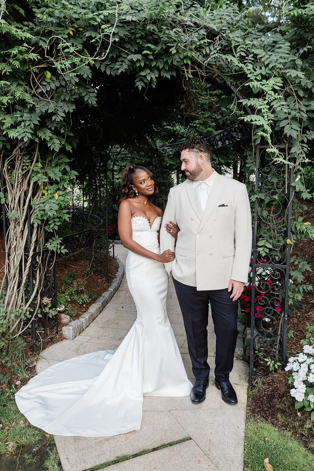 aria-wedding-and-banquet-facility-airy-hartford-tilyenji-mitchell-tilyenji-mitchell-029-22 Hartford Wedding Photographers at Aria | Tilyenji & Mitchell -
