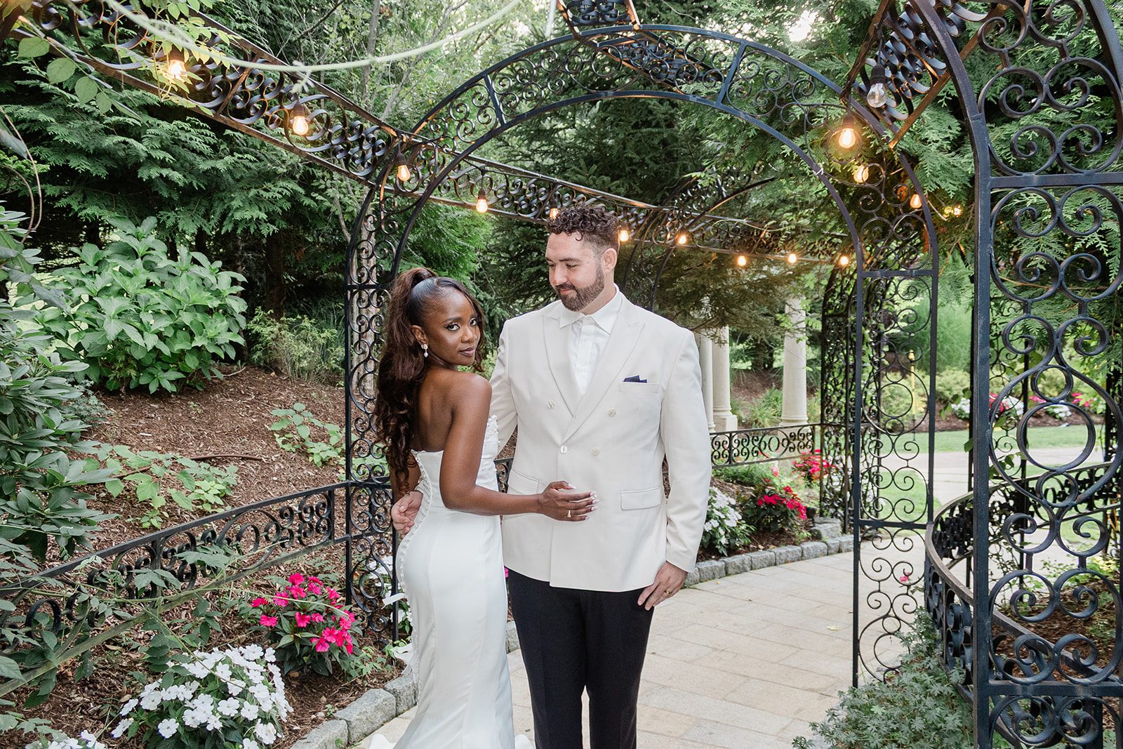aria-wedding-and-banquet-facility-airy-hartford-tilyenji-mitchell-tilyenji-mitchell-033-46 Hartford Wedding Photographers at Aria | Tilyenji & Mitchell -