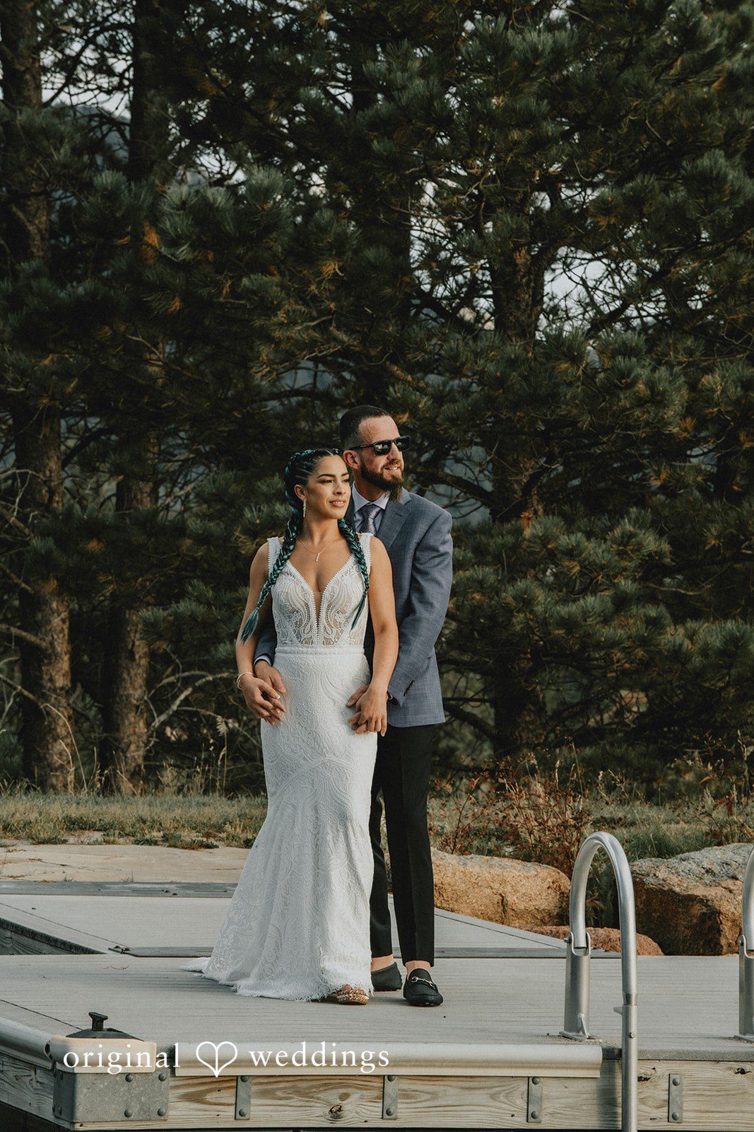 Johana + Arthur Newlyweds embracing