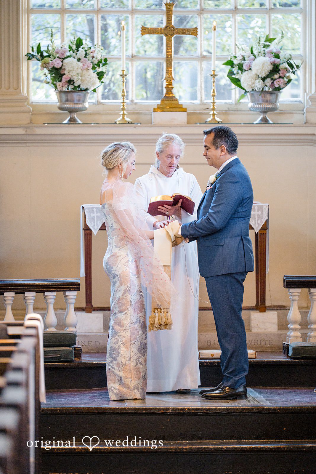 Alexandra + John Couple exchanging vows at the altar at Barclay Prime