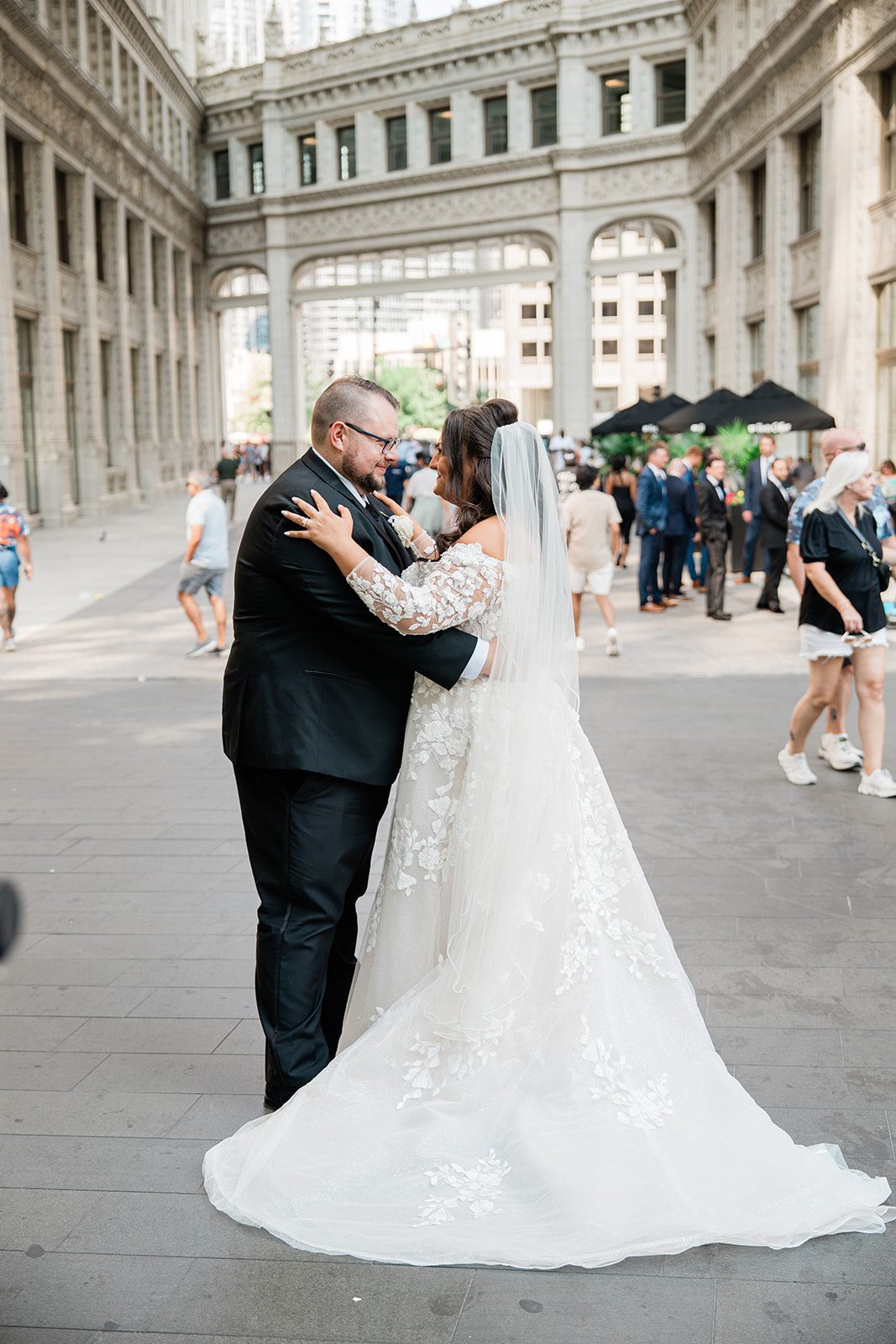 Couple embracing with Chicago buildings behind them