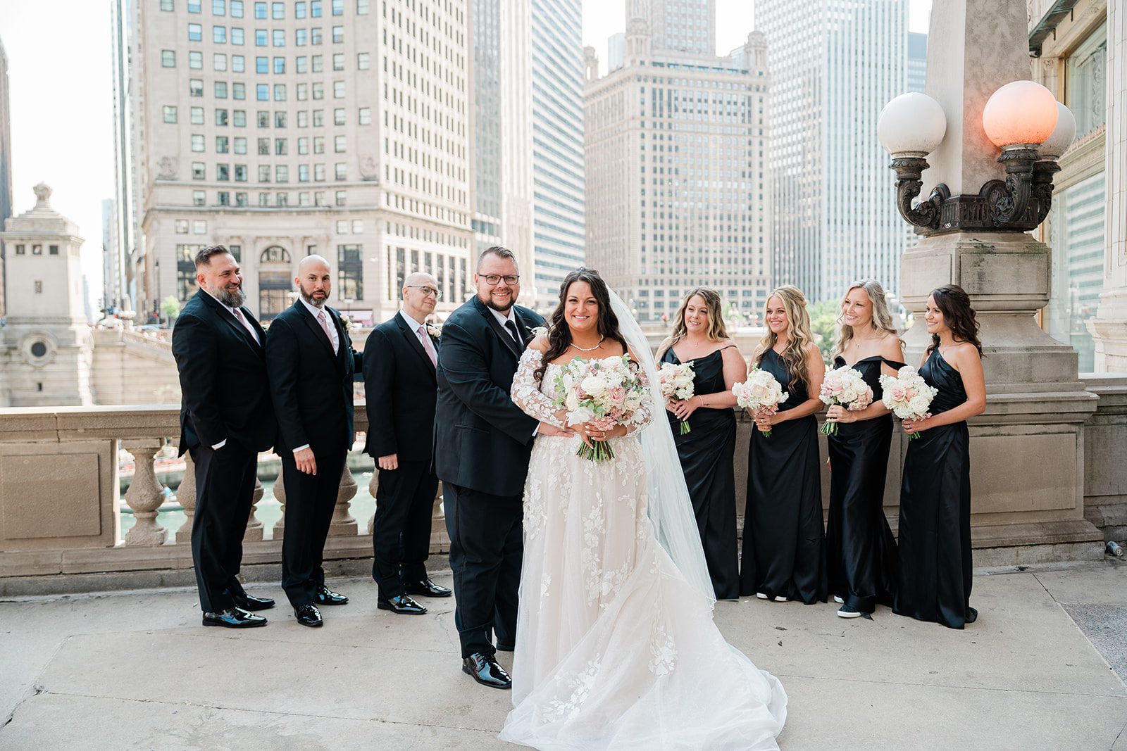 Full wedding party with the city skyline