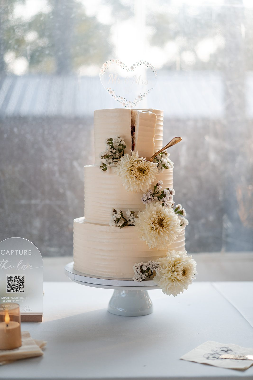 bishops-bay-country-club-timeless-madison-bianca-colin-p003-01 Three tier wedding cake with white flowers
