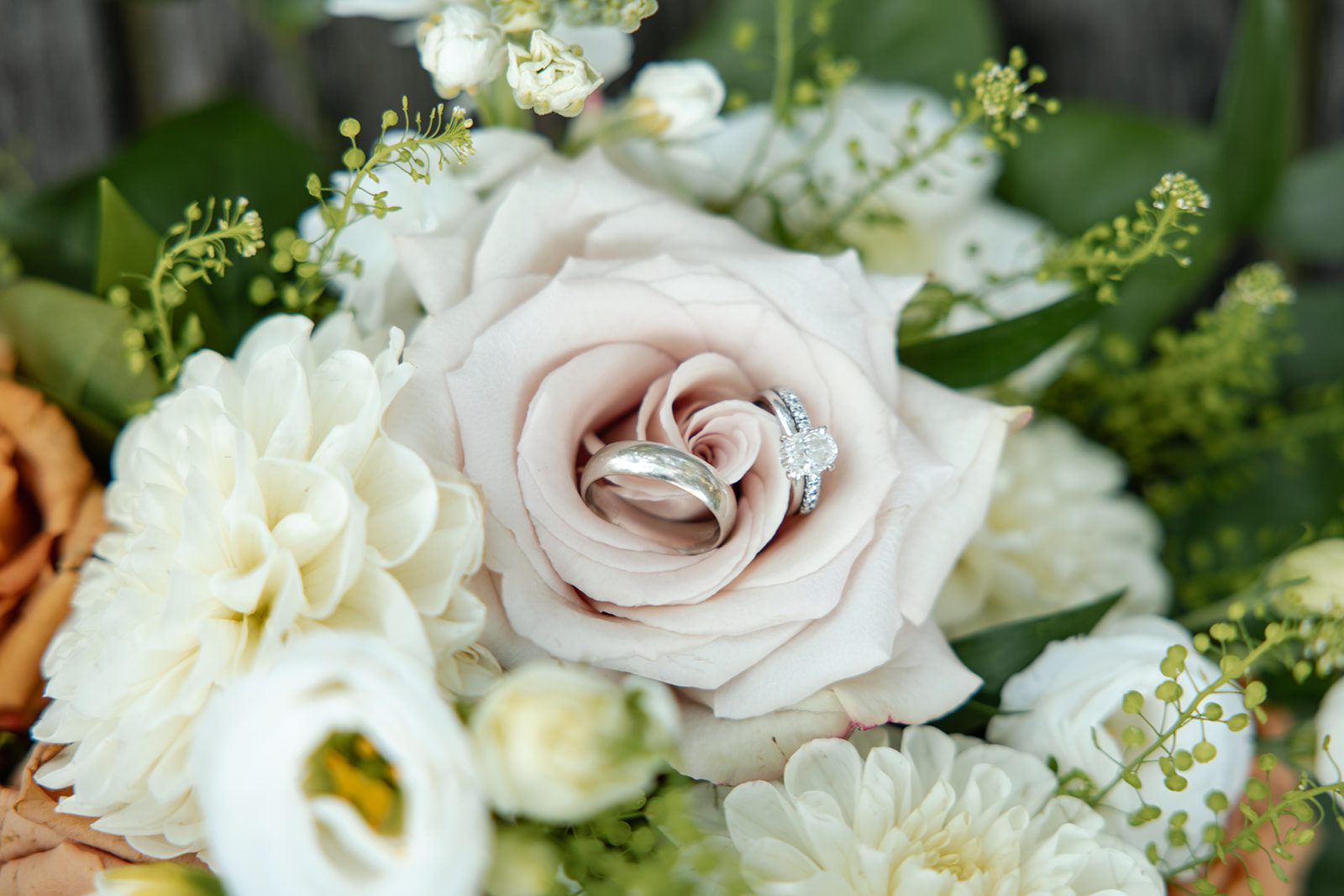 bishops-bay-country-club-timeless-madison-bianca-colin-p005-07 Close up of white and blush roses